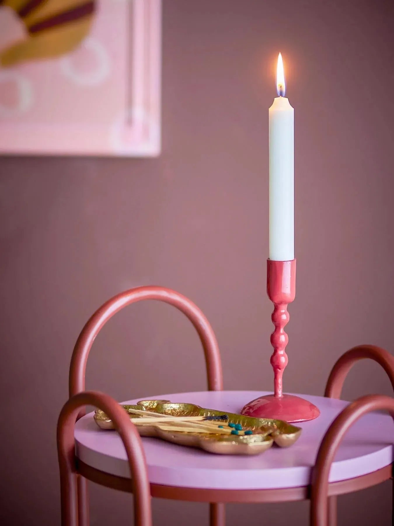 Eber Kerzenhalter, Rot, Metall in Rot präsentiert im Onlineshop von KAQTU Design AG. Kerzenständer ist von Bloomingville