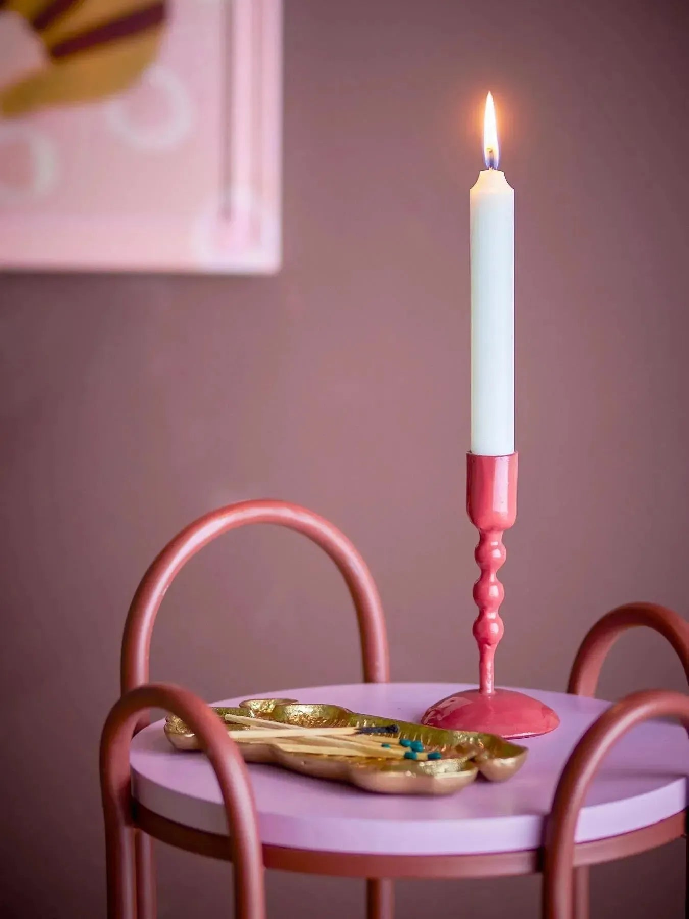 Eber Kerzenhalter, Rot, Metall in Rot präsentiert im Onlineshop von KAQTU Design AG. Kerzenständer ist von Bloomingville