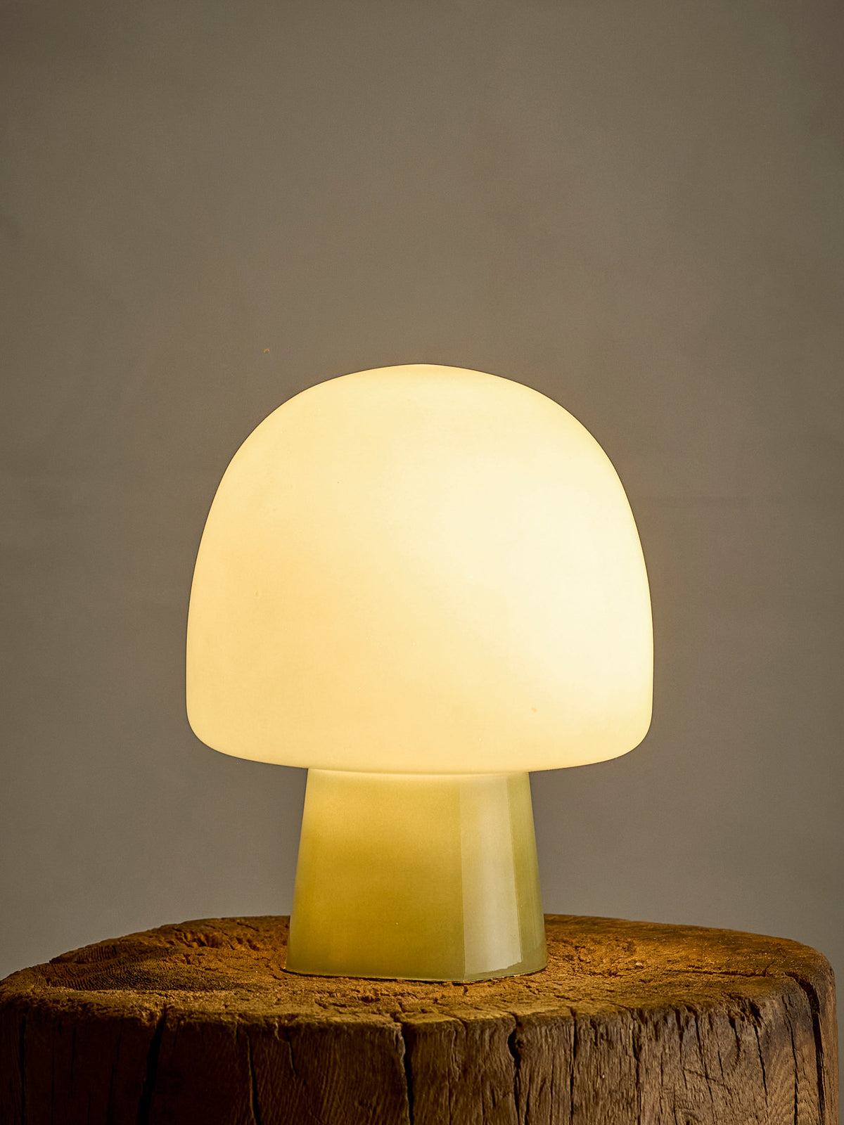 Paddy Tischlampe, Grün, Glas in Grün präsentiert im Onlineshop von KAQTU Design AG. Tischleuchte ist von Bloomingville