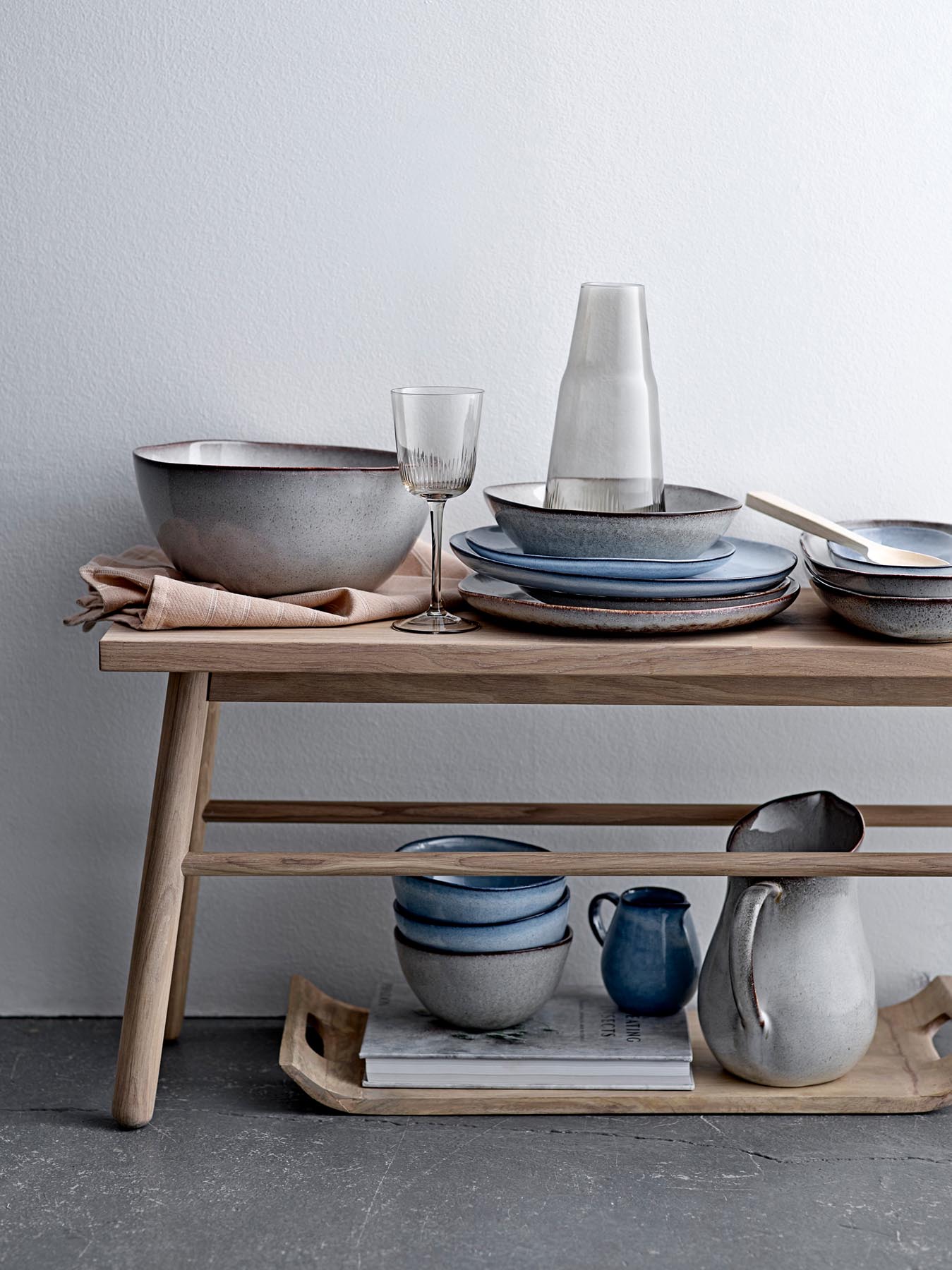 Sandrine Frühstück Set, Blau, Steingut in Blau präsentiert im Onlineshop von KAQTU Design AG. Geschirr ist von Bloomingville