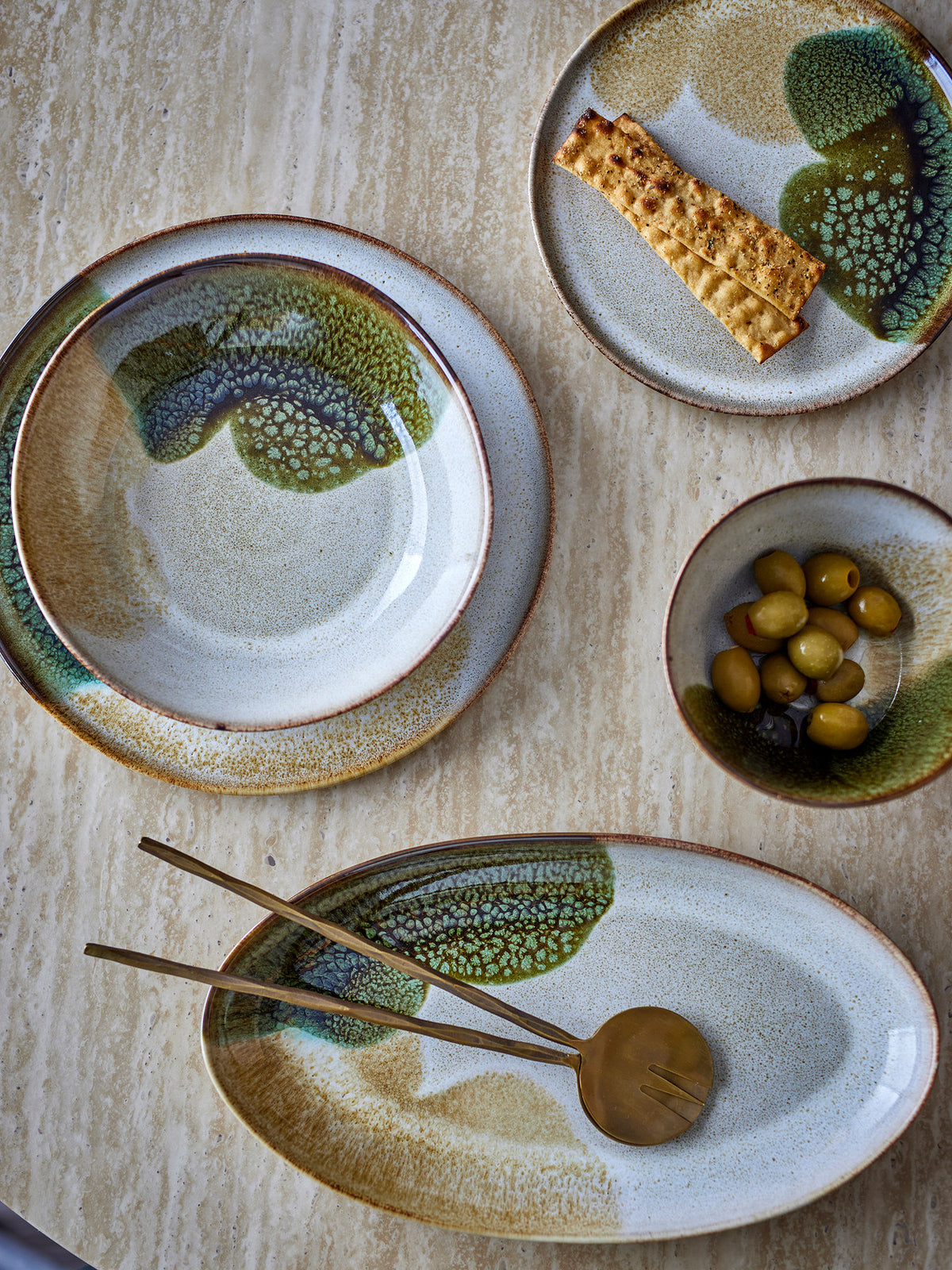 Jules Teller, Grün, Steingut in Green präsentiert im Onlineshop von KAQTU Design AG. Teller ist von Bloomingville