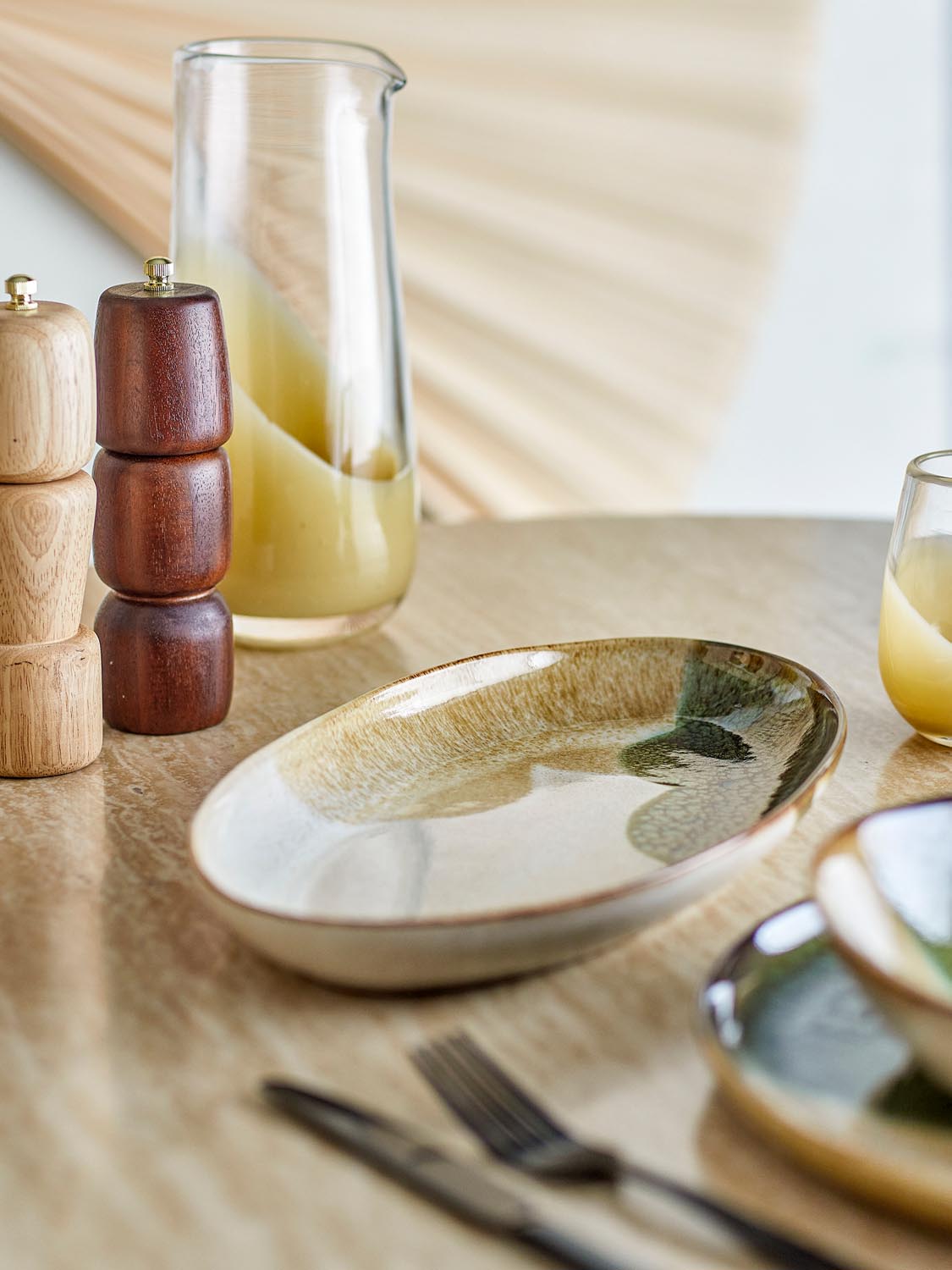 Jules Servierplatte, Grün, Steingut in Green präsentiert im Onlineshop von KAQTU Design AG. Käsezubehör ist von Bloomingville