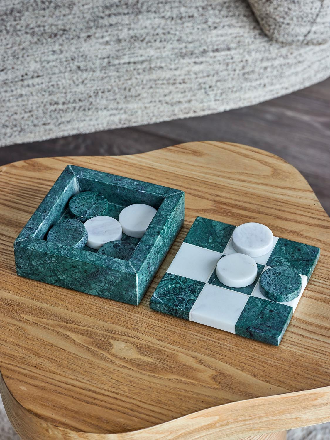 Aske Drei gewinnt, Grün, Marmor in Green präsentiert im Onlineshop von KAQTU Design AG. Kunstgegenstände ist von Bloomingville