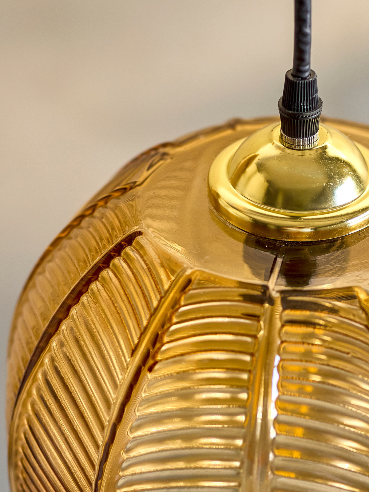 Adar Hängeleuchte, Braun, Glas in Brown präsentiert im Onlineshop von KAQTU Design AG. Pendelleuchte ist von Bloomingville