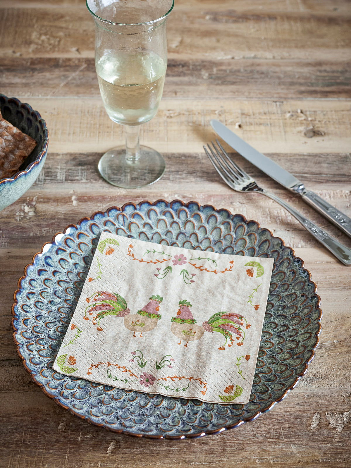 Grüne Papierserviette Joshua von Creative Collection mit buntem Hennenmotiv, quadratisch