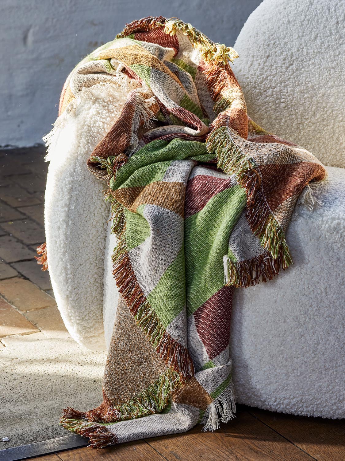 Galvin Decke, Bunt, Recycelte Baumwolle in Multi präsentiert im Onlineshop von KAQTU Design AG. Bettüberwurf ist von Bloomingville