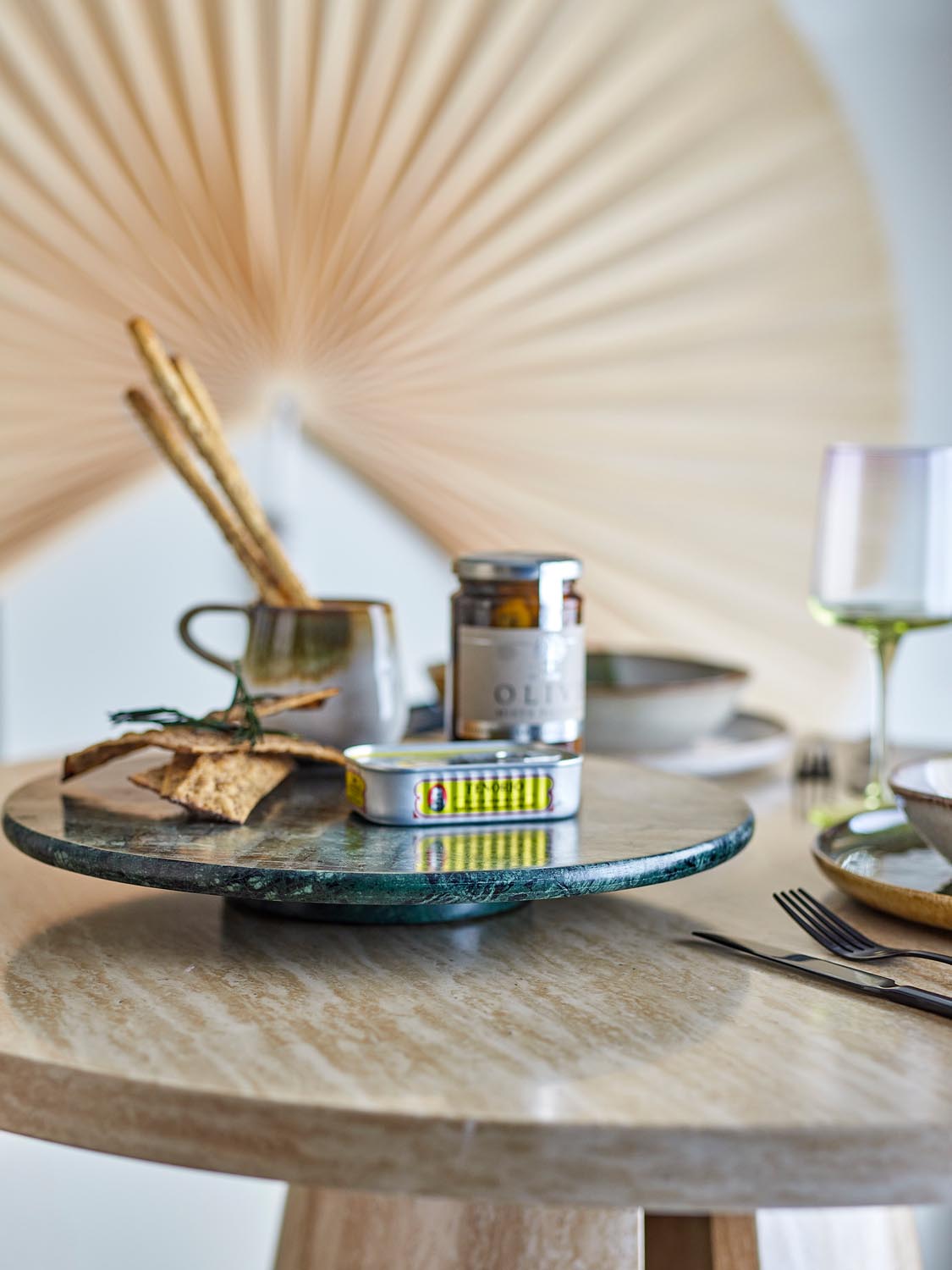 Nuni Drehteller, Grün, Marmor in Green präsentiert im Onlineshop von KAQTU Design AG. Tablett ist von Bloomingville