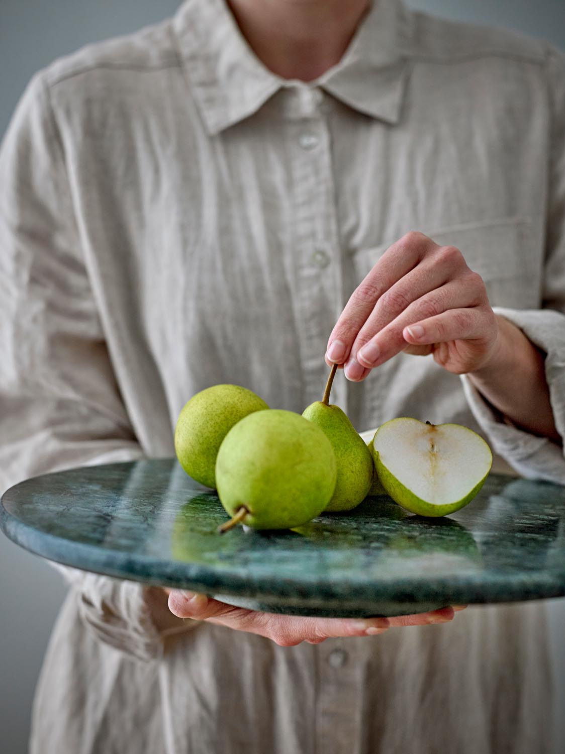 Nuni Drehteller, Grün, Marmor in Green präsentiert im Onlineshop von KAQTU Design AG. Tablett ist von Bloomingville