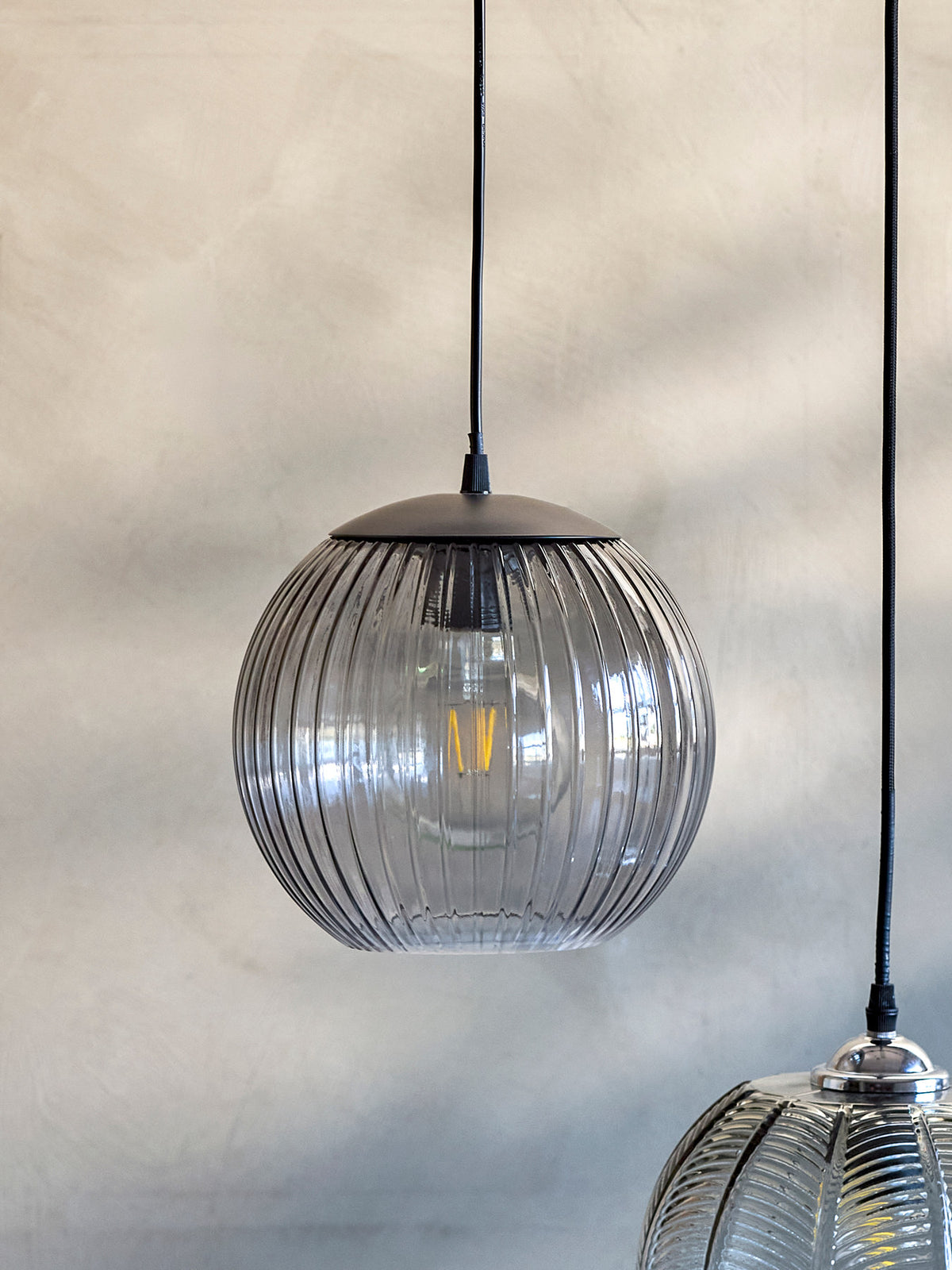 Sybia Hängeleuchte, Grau, Glas in Grey präsentiert im Onlineshop von KAQTU Design AG. Pendelleuchte ist von Bloomingville