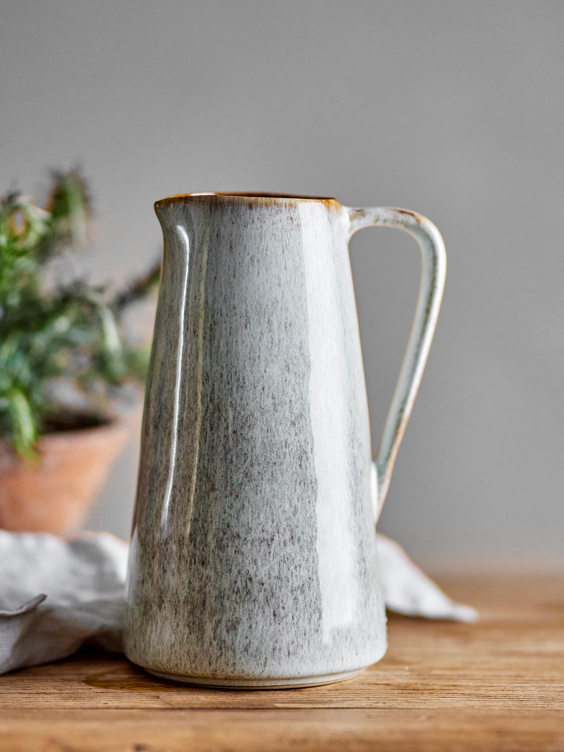 Fleur Krug, Natur, Steingut in Nature präsentiert im Onlineshop von KAQTU Design AG. Kanne ist von Creative Collection