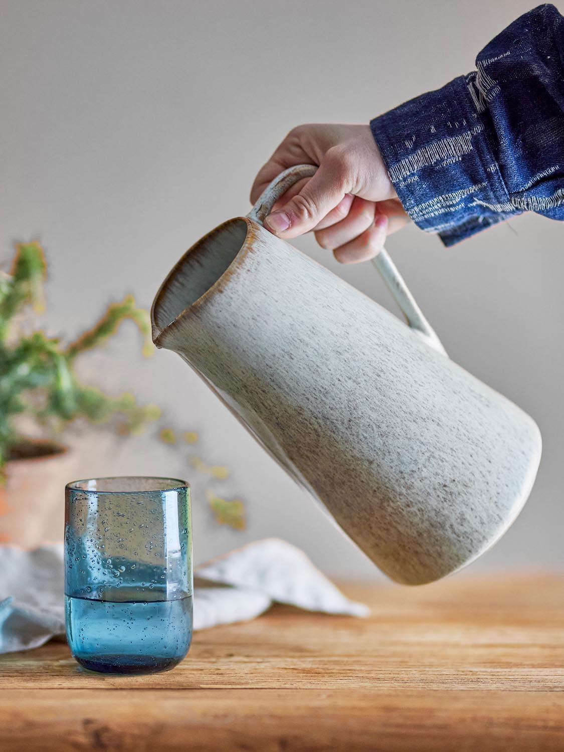 Fleur Krug, Natur, Steingut in Nature präsentiert im Onlineshop von KAQTU Design AG. Kanne ist von Creative Collection