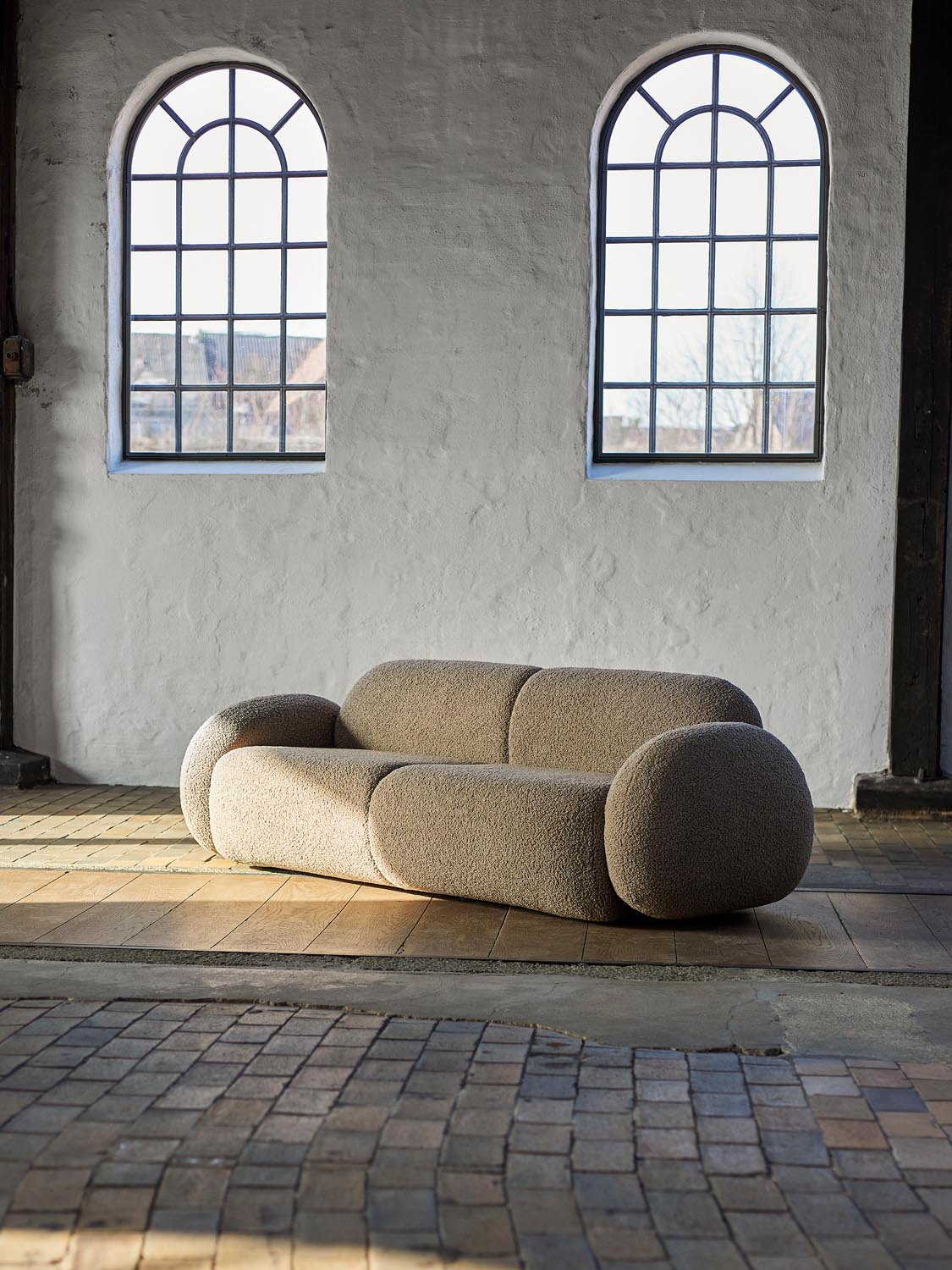 Magola Sofa, Braun, FSC®Mix, Pine in Brown präsentiert im Onlineshop von KAQTU Design AG. 2er Sofa ist von Bloomingville
