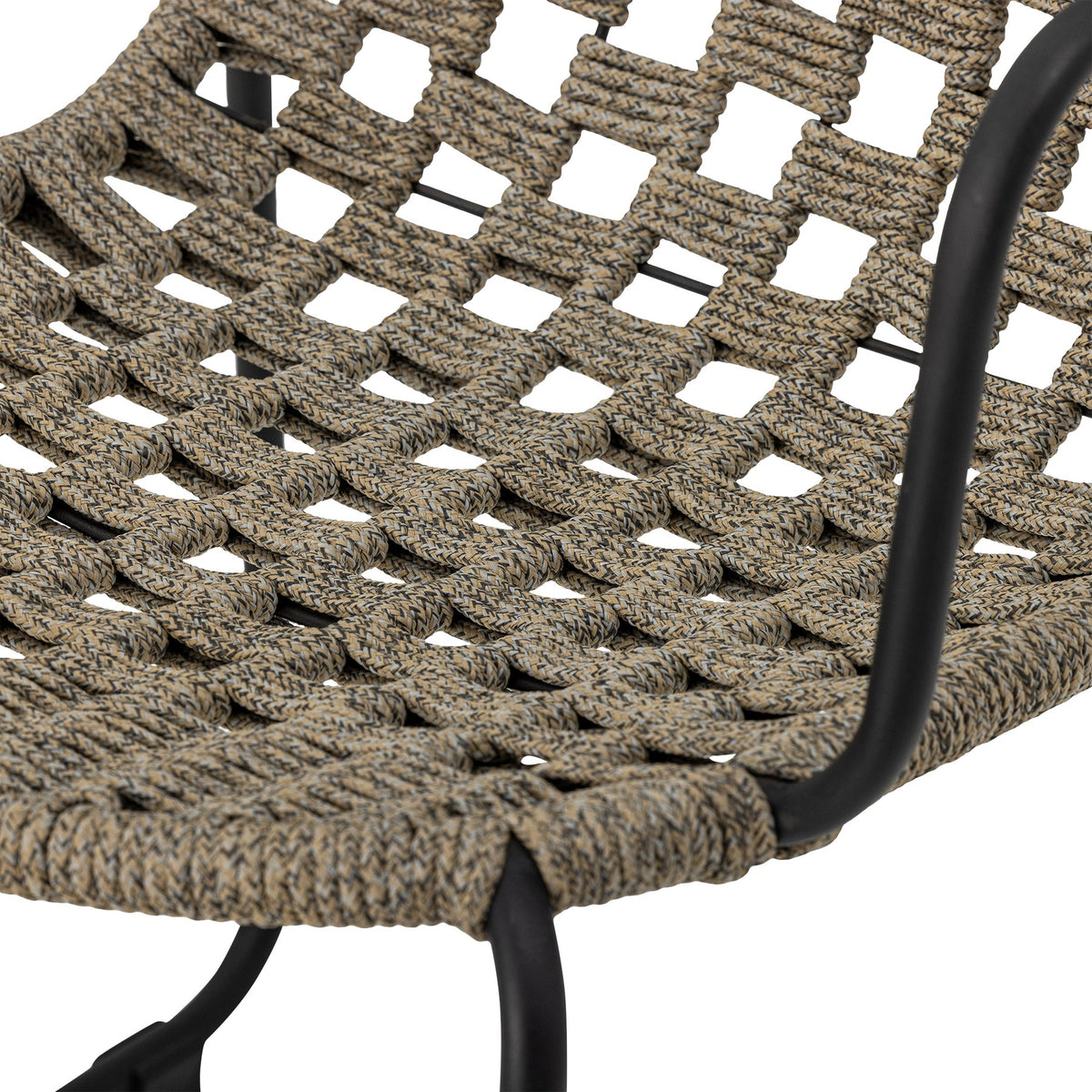 Schwarzer Calana Esszimmerstuhl von Bloomingville mit Eisengestell und offener Flechtoptik an Sitzfläche und Rückenlehne, abgerundete Form.