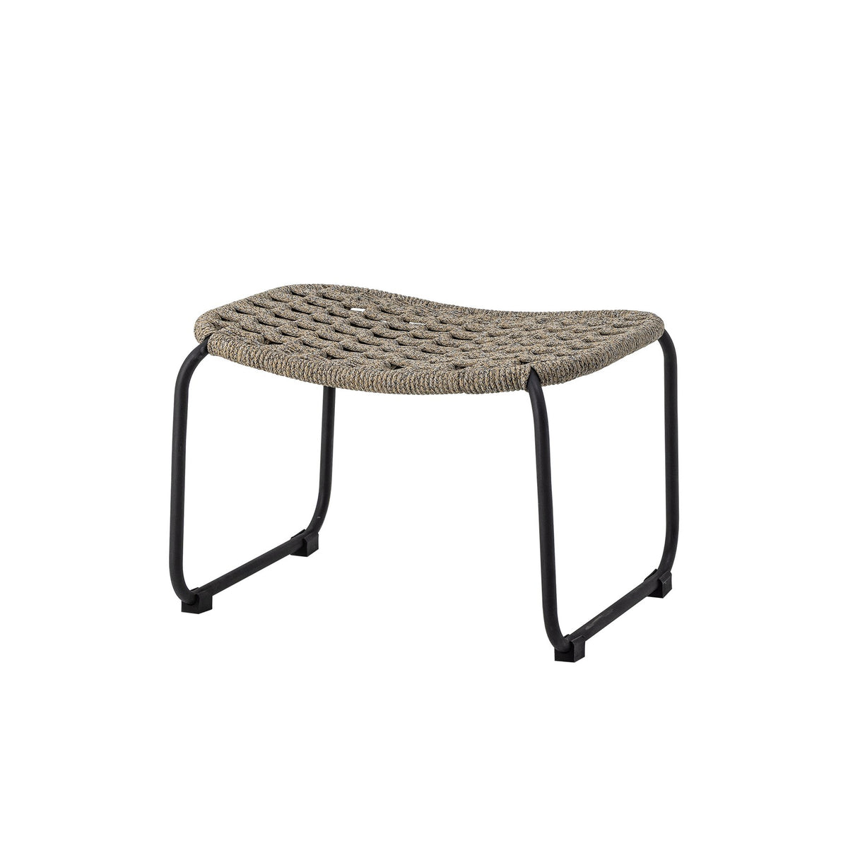 Schwarzer Lounge-Sessel mit Hocker aus Eisen und Polypropylen in offener Flechtoptik, abgerundete Rückenlehne, schlanke Armlehnen.