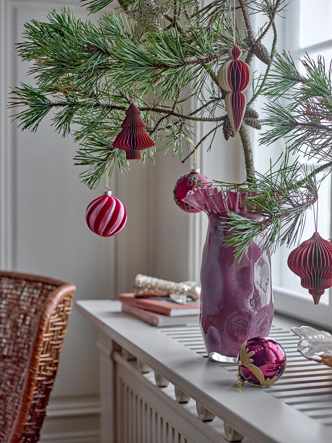 Tinkle Ornament, Rot, FSC®Mix, Paper in Red präsentiert im Onlineshop von KAQTU Design AG. Ornament ist von Bloomingville