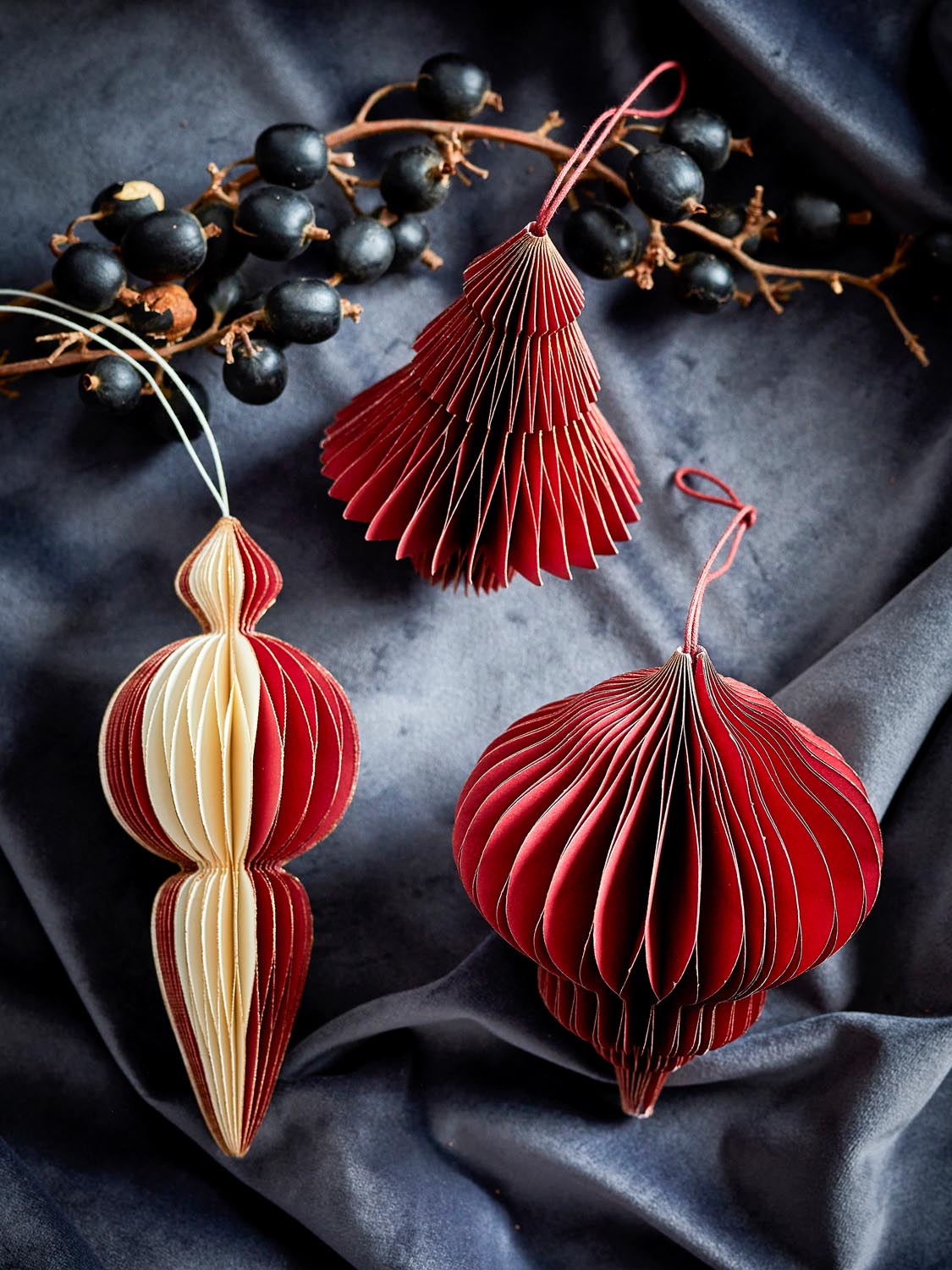 Tinkle Ornament, Rot, FSC®Mix, Paper in Red präsentiert im Onlineshop von KAQTU Design AG. Ornament ist von Bloomingville
