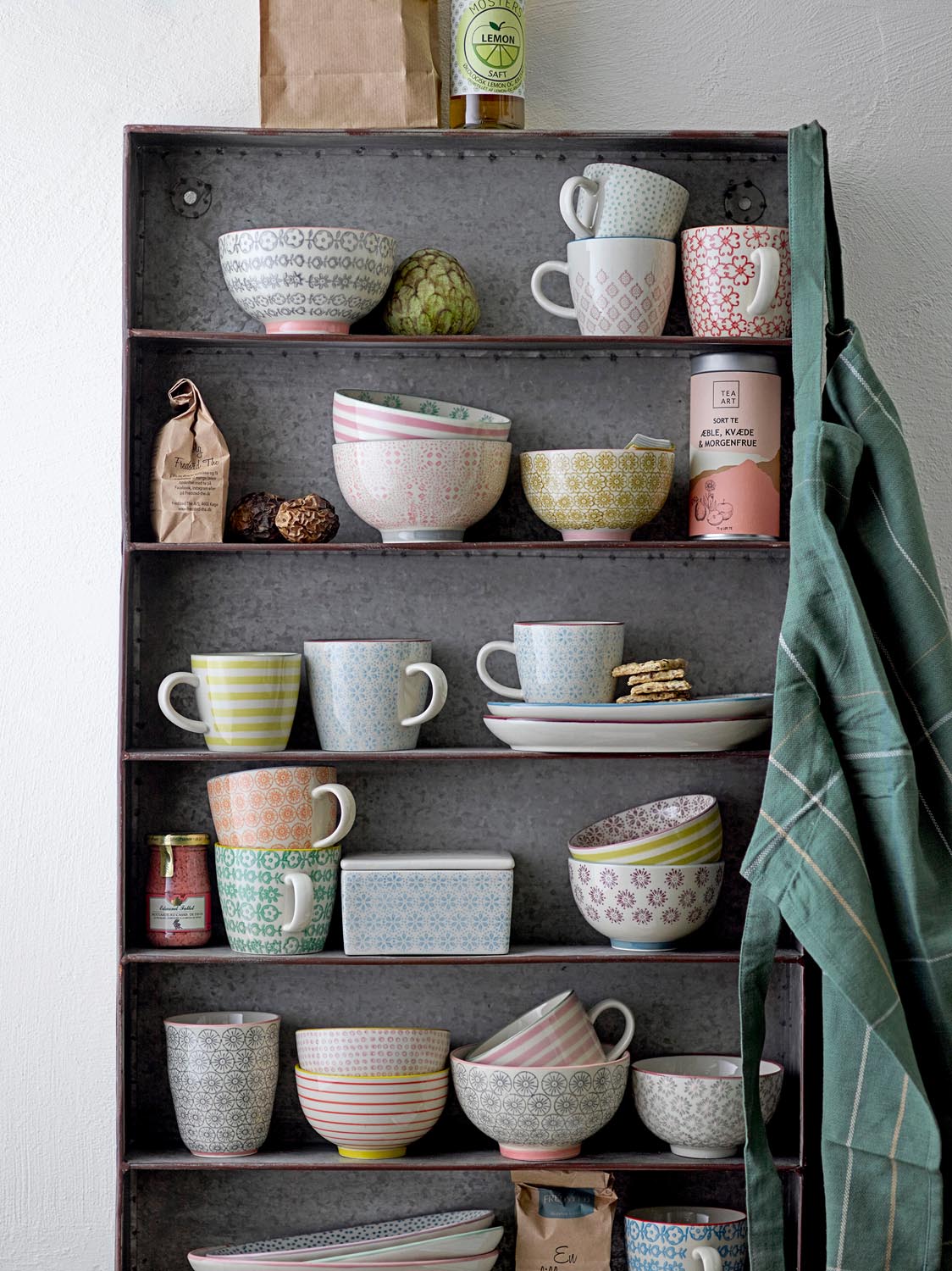 Cécile Schale, Bunt, Steingut in Multi präsentiert im Onlineshop von KAQTU Design AG. Schale ist von Bloomingville