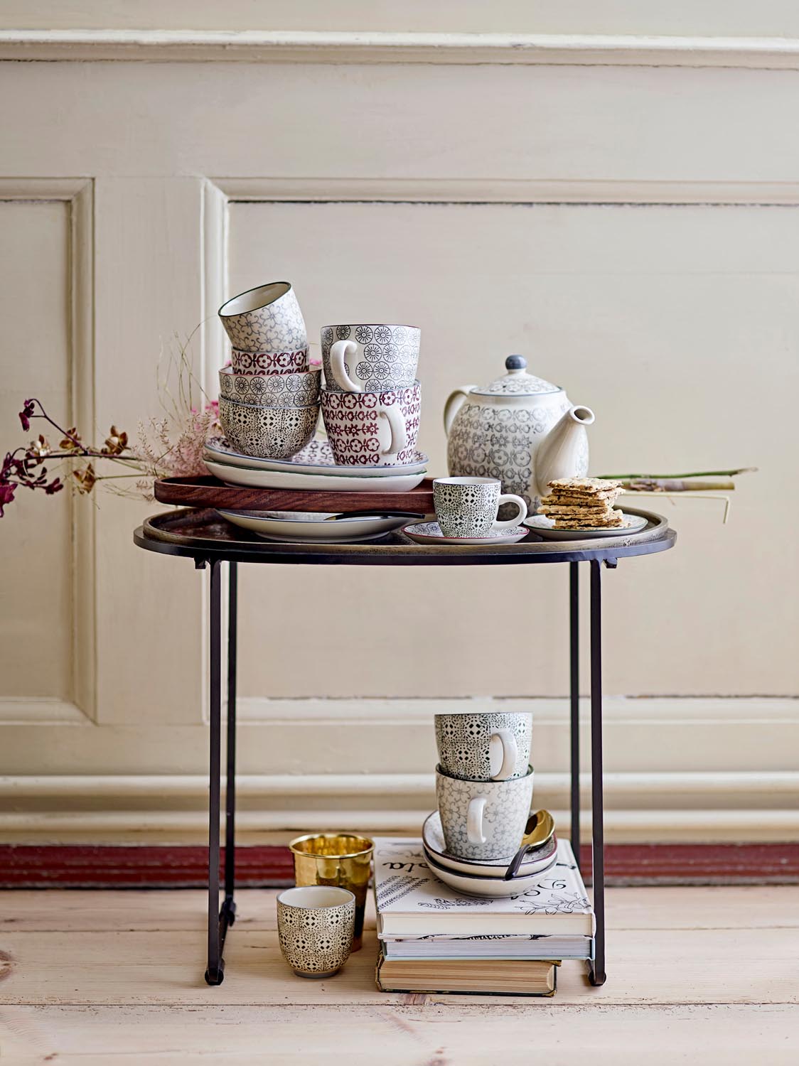 Karine Tasse, Bunt, Steingut in Multi präsentiert im Onlineshop von KAQTU Design AG. Tasse ist von Bloomingville