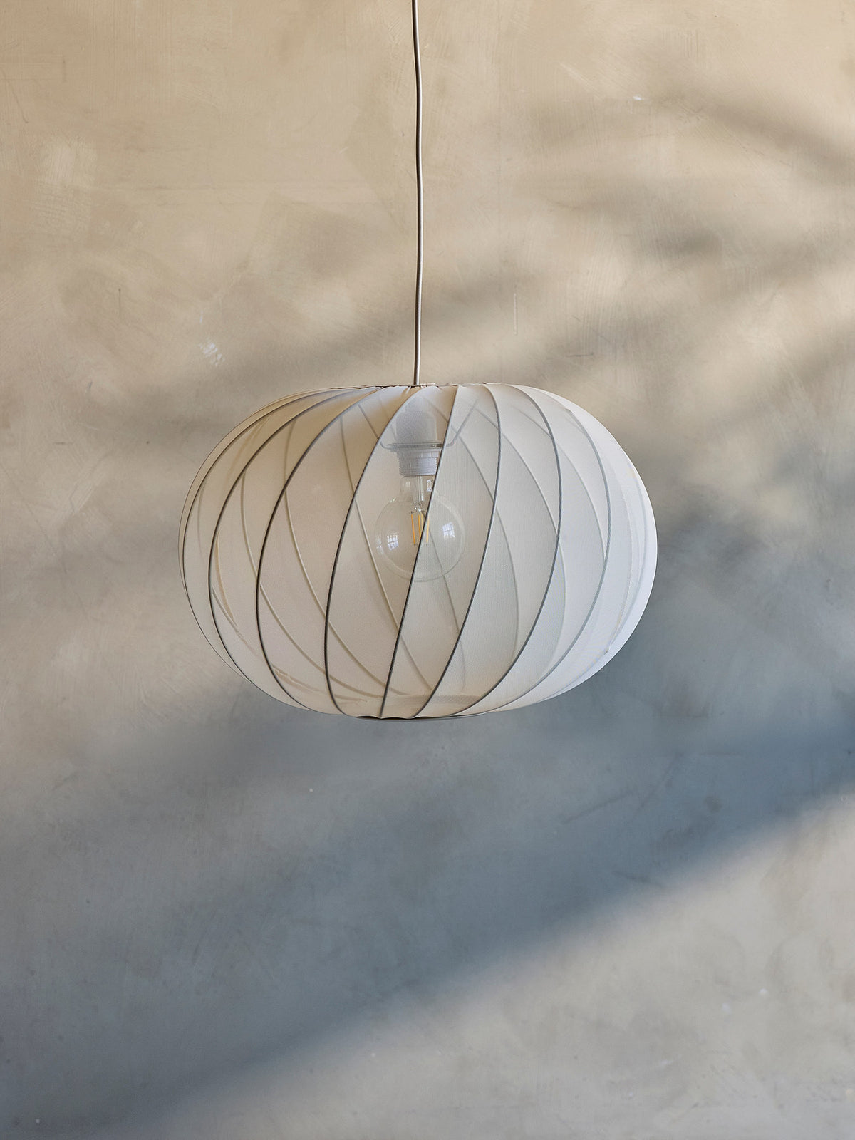 Piola Hängeleuchte, Natur, Polyester in Nature präsentiert im Onlineshop von KAQTU Design AG. Pendelleuchte ist von Bloomingville