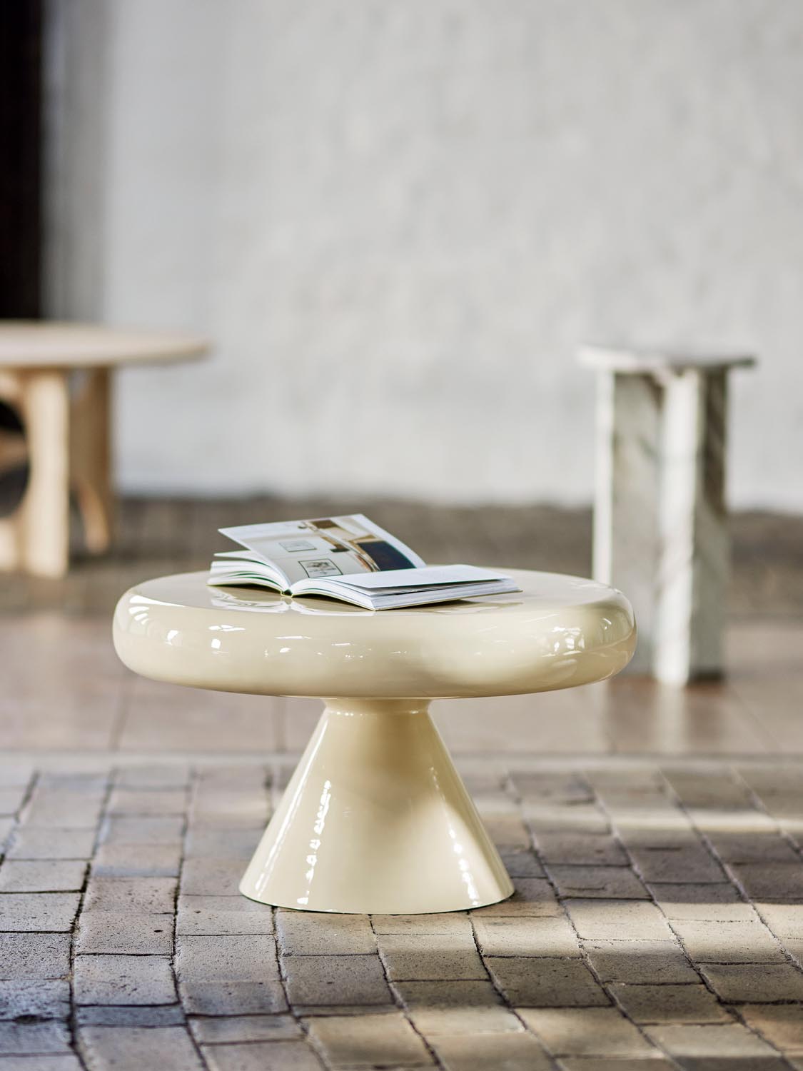 Ricko Couchtisch, Natur, Metall in Nature präsentiert im Onlineshop von KAQTU Design AG. Beistelltisch ist von Bloomingville