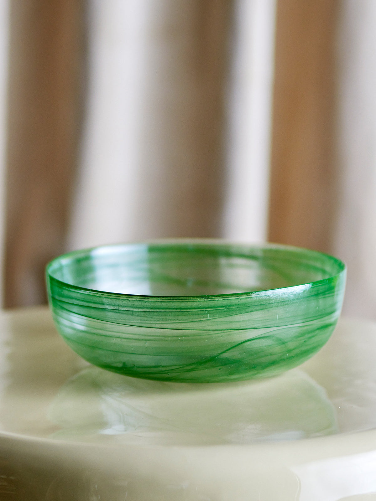 Amelie Schale, Grün, Glas in Green präsentiert im Onlineshop von KAQTU Design AG. Schale ist von Bloomingville