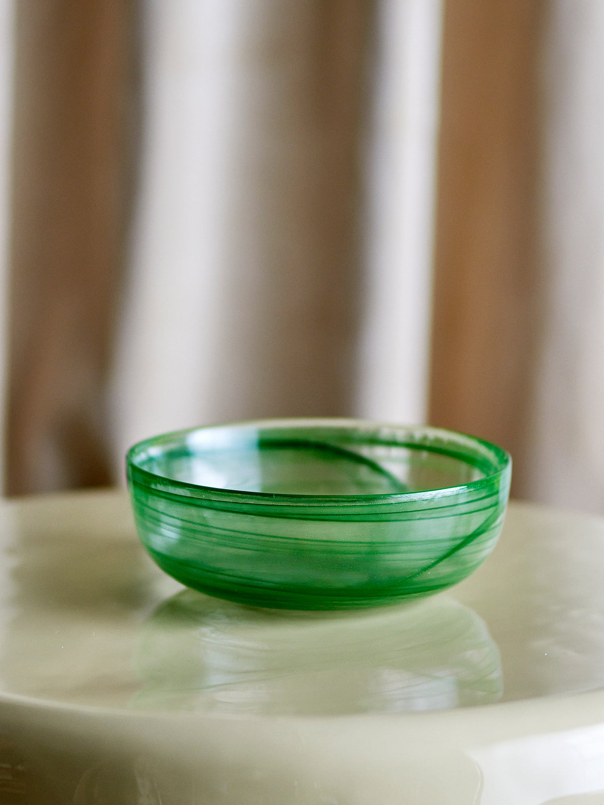 Amelie Schale, Grün, Glas in Green präsentiert im Onlineshop von KAQTU Design AG. Schale ist von Bloomingville