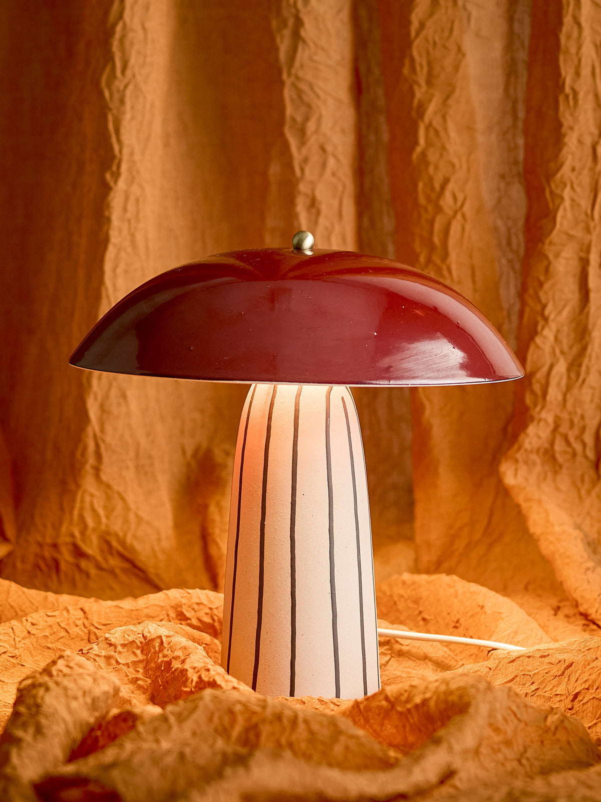 Arvid Tischlampe, Bunt, Steingut in Multi präsentiert im Onlineshop von KAQTU Design AG. Tischleuchte ist von Bloomingville