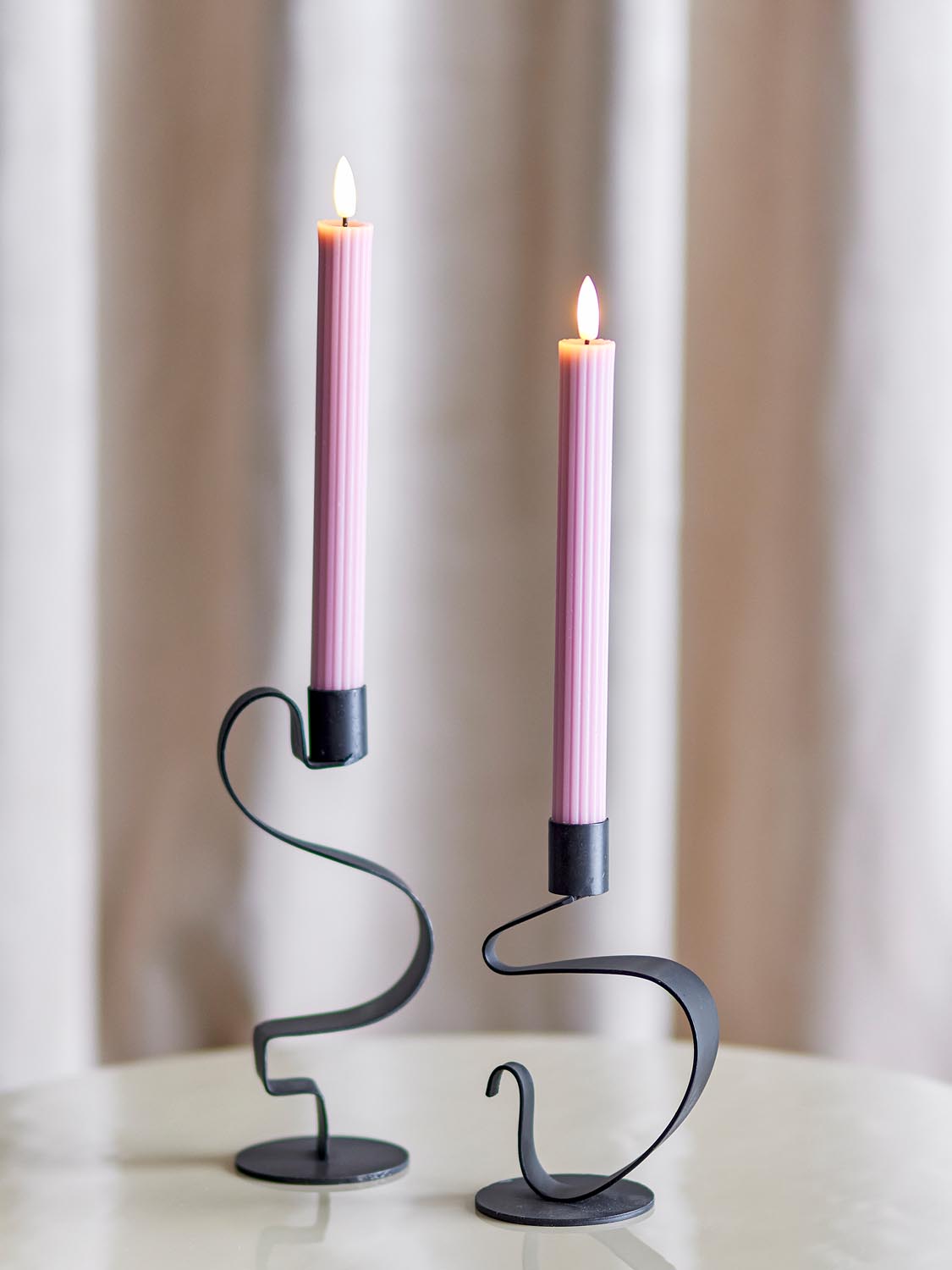 Ponza LED-Kerze, Rose, Paraffine in Rose präsentiert im Onlineshop von KAQTU Design AG. Kerzen ist von Bloomingville