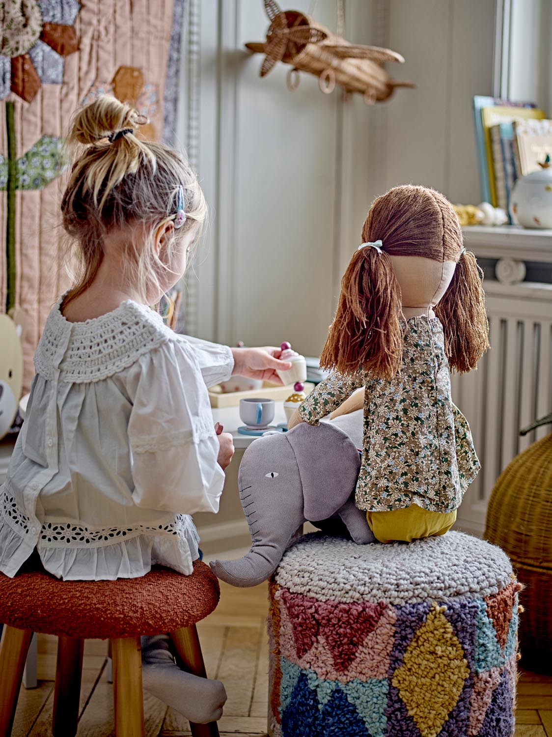 Miaki Pouf, Bunt, Baumwolle in Multi präsentiert im Onlineshop von KAQTU Design AG. Pouf ist von Bloomingville Mini