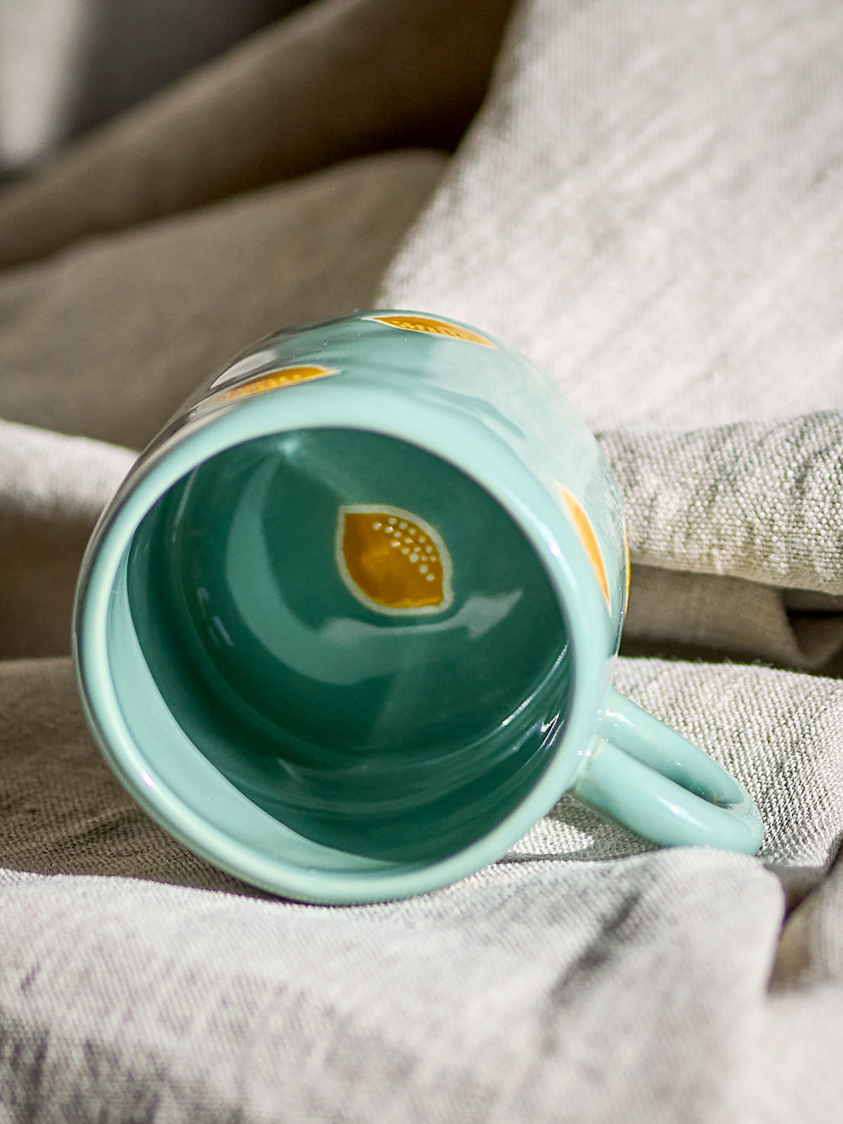 Agnes Tasse, Grün, Steingut in Grün präsentiert im Onlineshop von KAQTU Design AG. Tasse ist von Bloomingville Mini