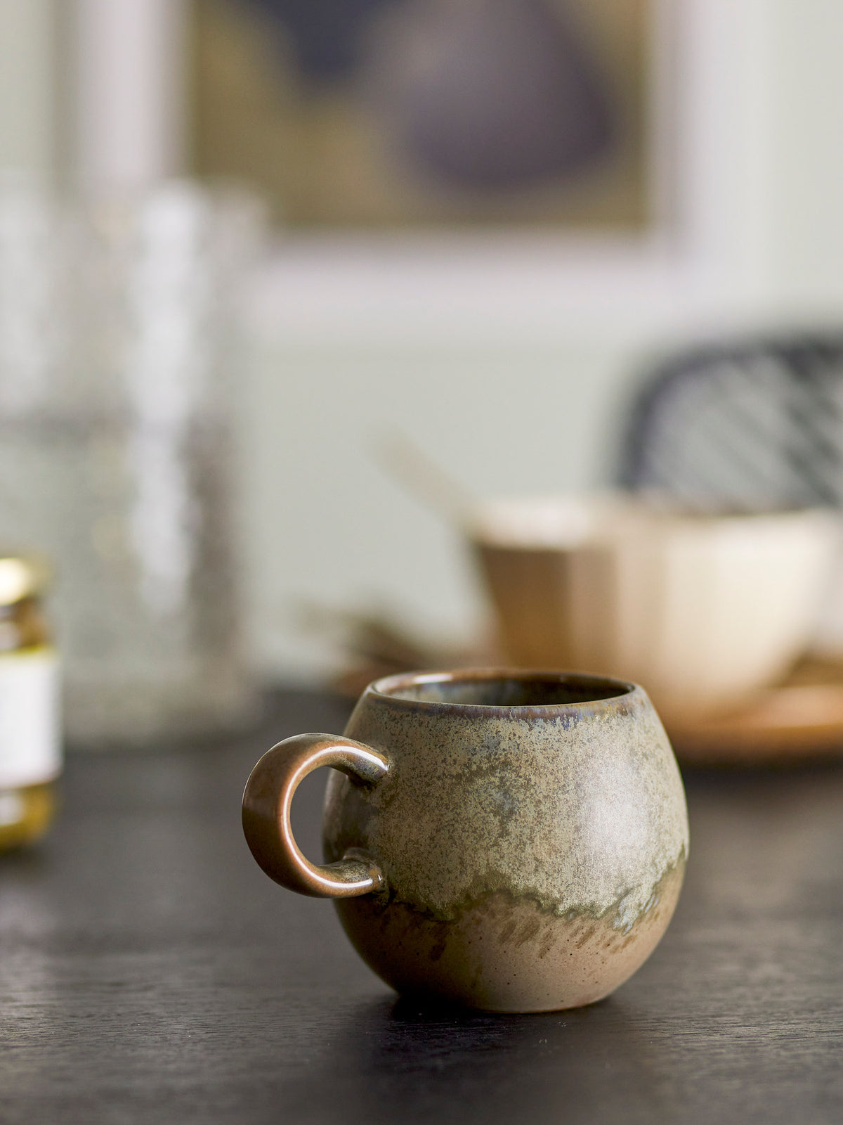 Paula Tasse, Braun, Steingut in Braun präsentiert im Onlineshop von KAQTU Design AG. Tasse ist von Bloomingville