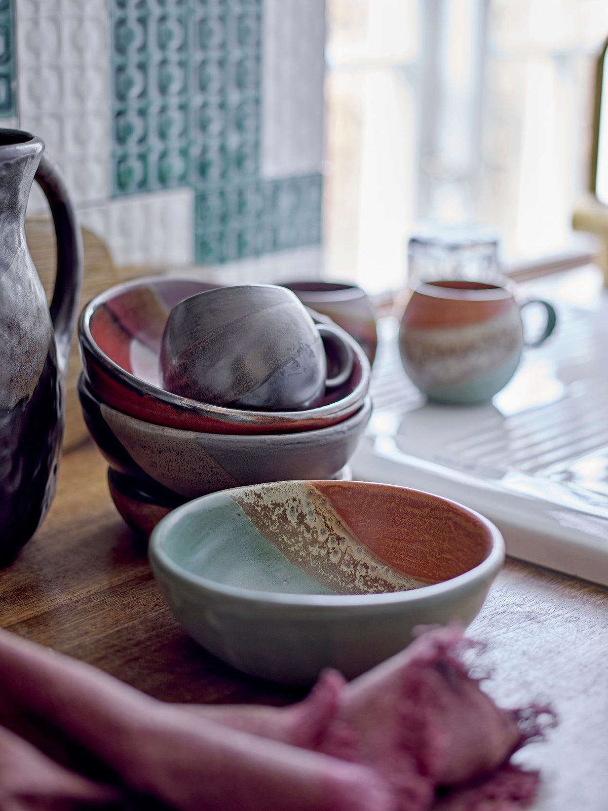 Paula Tasse, Braun, Steingut in Braun präsentiert im Onlineshop von KAQTU Design AG. Tasse ist von Bloomingville
