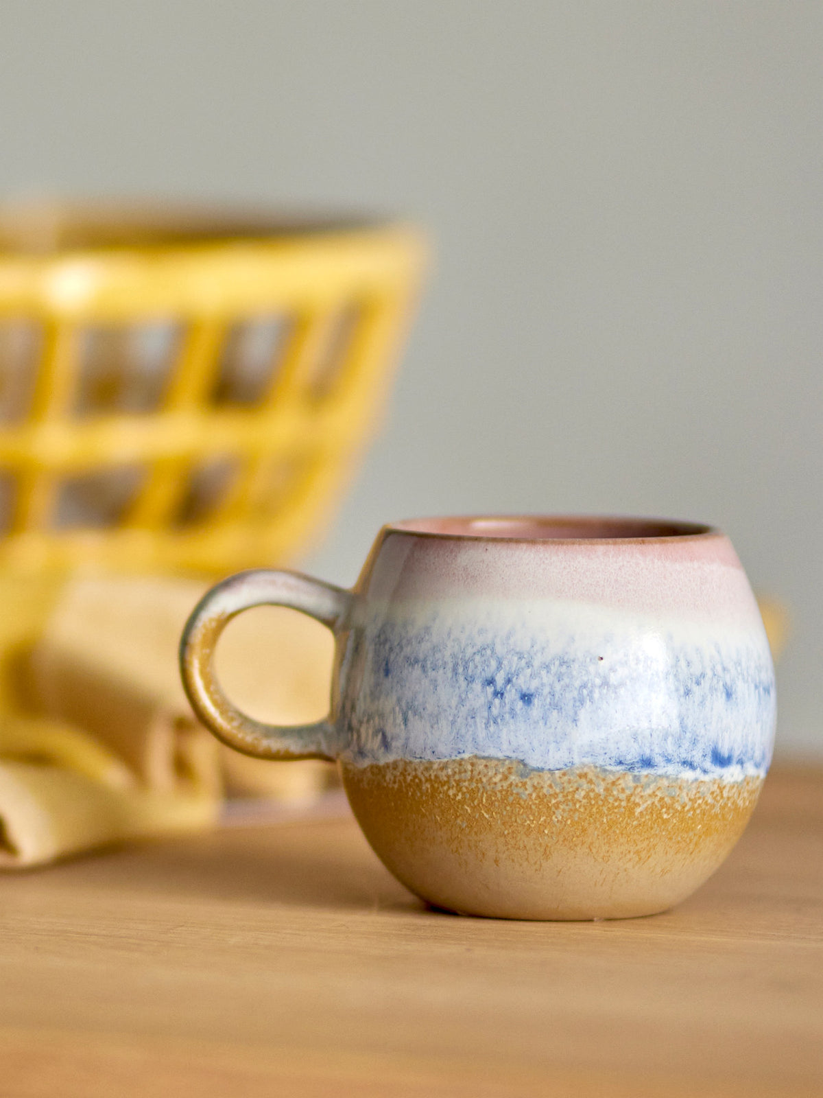 Paula Tasse, Rose, Steingut in Rose präsentiert im Onlineshop von KAQTU Design AG. Tasse ist von Bloomingville