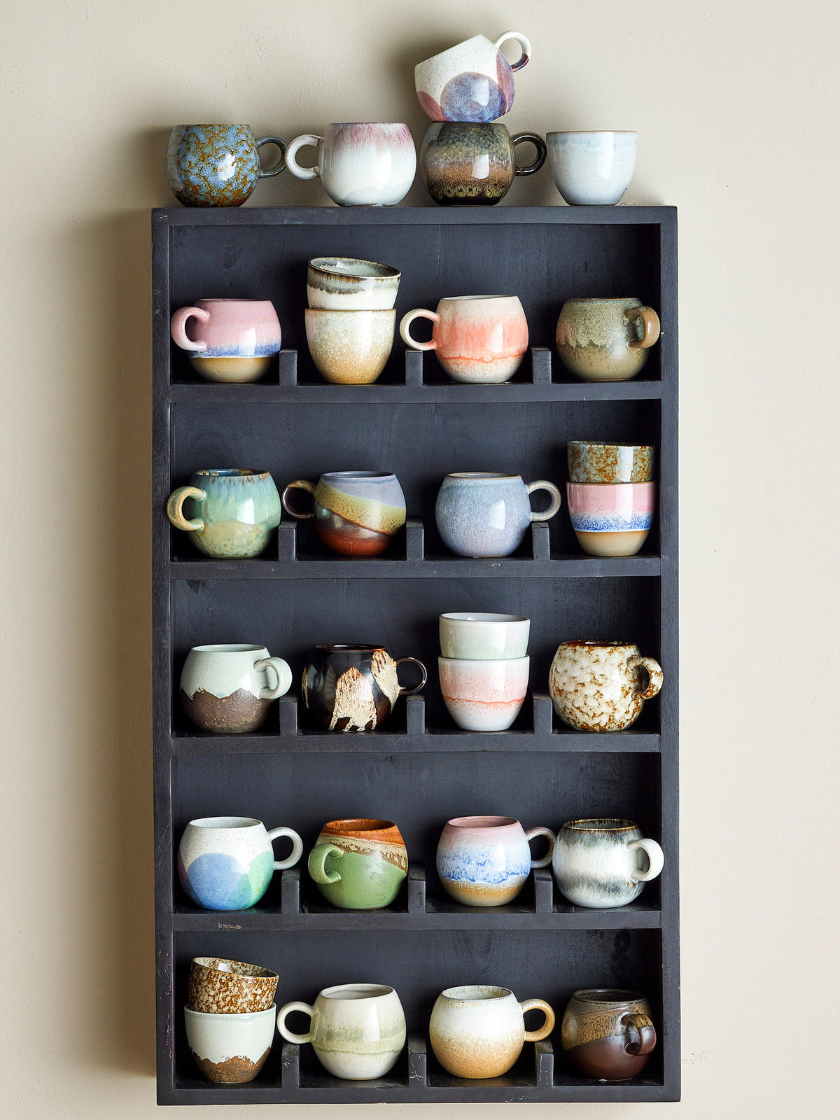 Paula Tasse, Braun, Steingut in Braun präsentiert im Onlineshop von KAQTU Design AG. Tasse ist von Bloomingville
