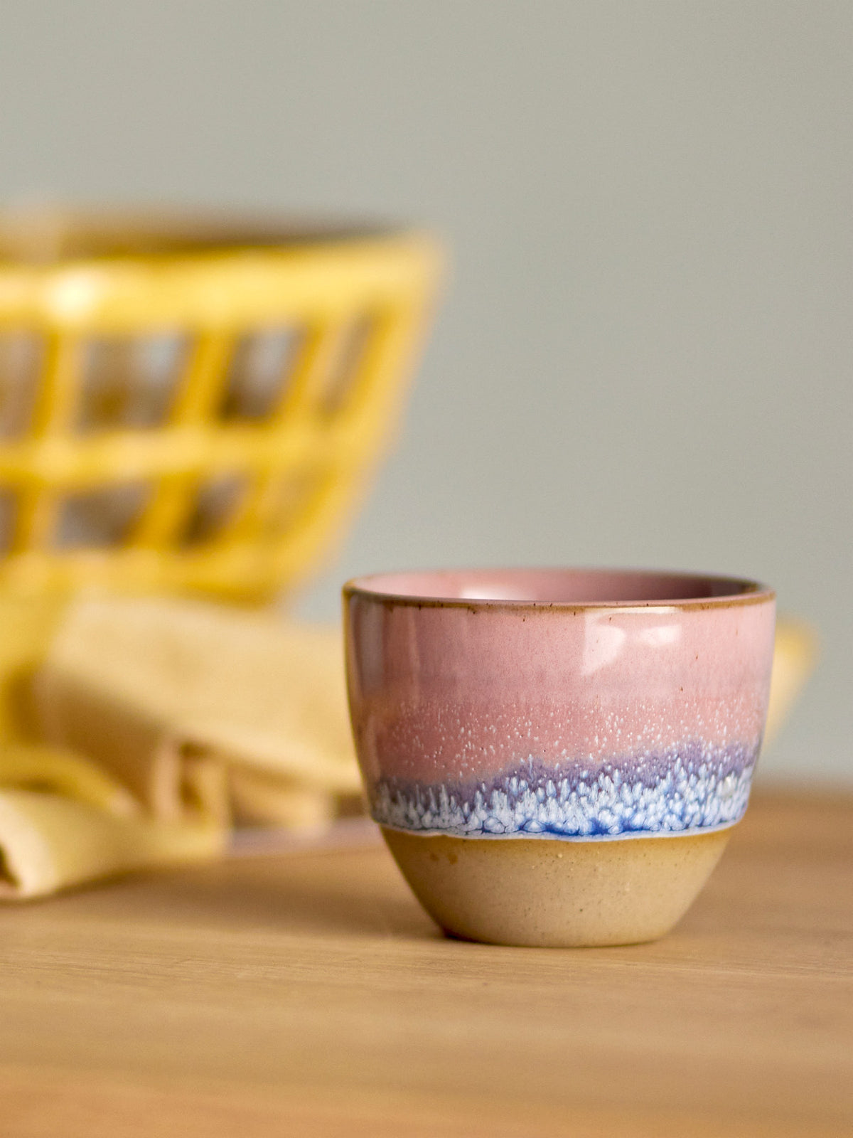 Paula Tasse, Rose, Steingut in Rose präsentiert im Onlineshop von KAQTU Design AG. Tasse ist von Bloomingville