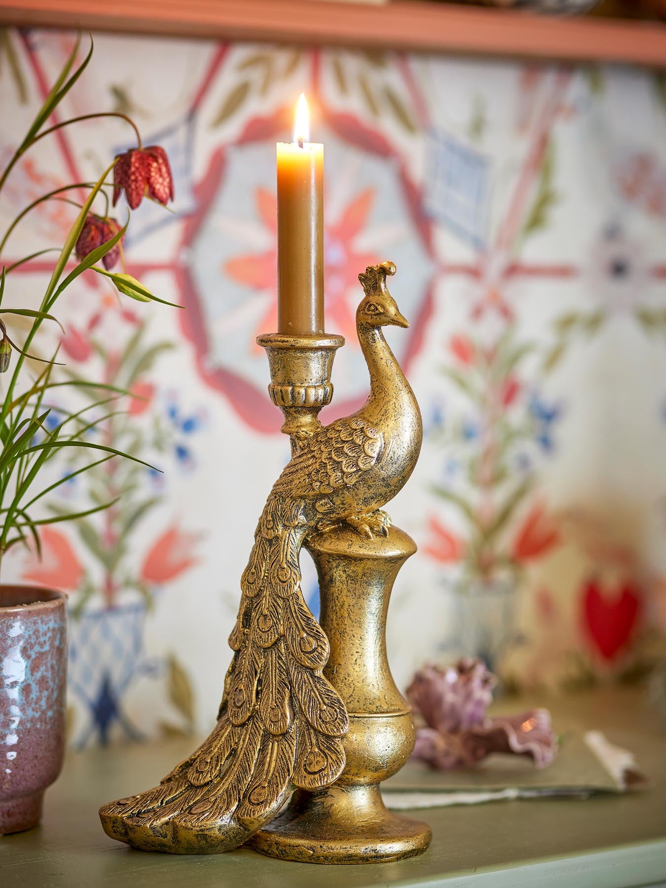 Entdecken Sie den Tausi Kerzenhalter in Gold von Creative Collection – ein elegantes, kunstvolles Accessoire, das Ihr Zuhause stilvoll bereichert.