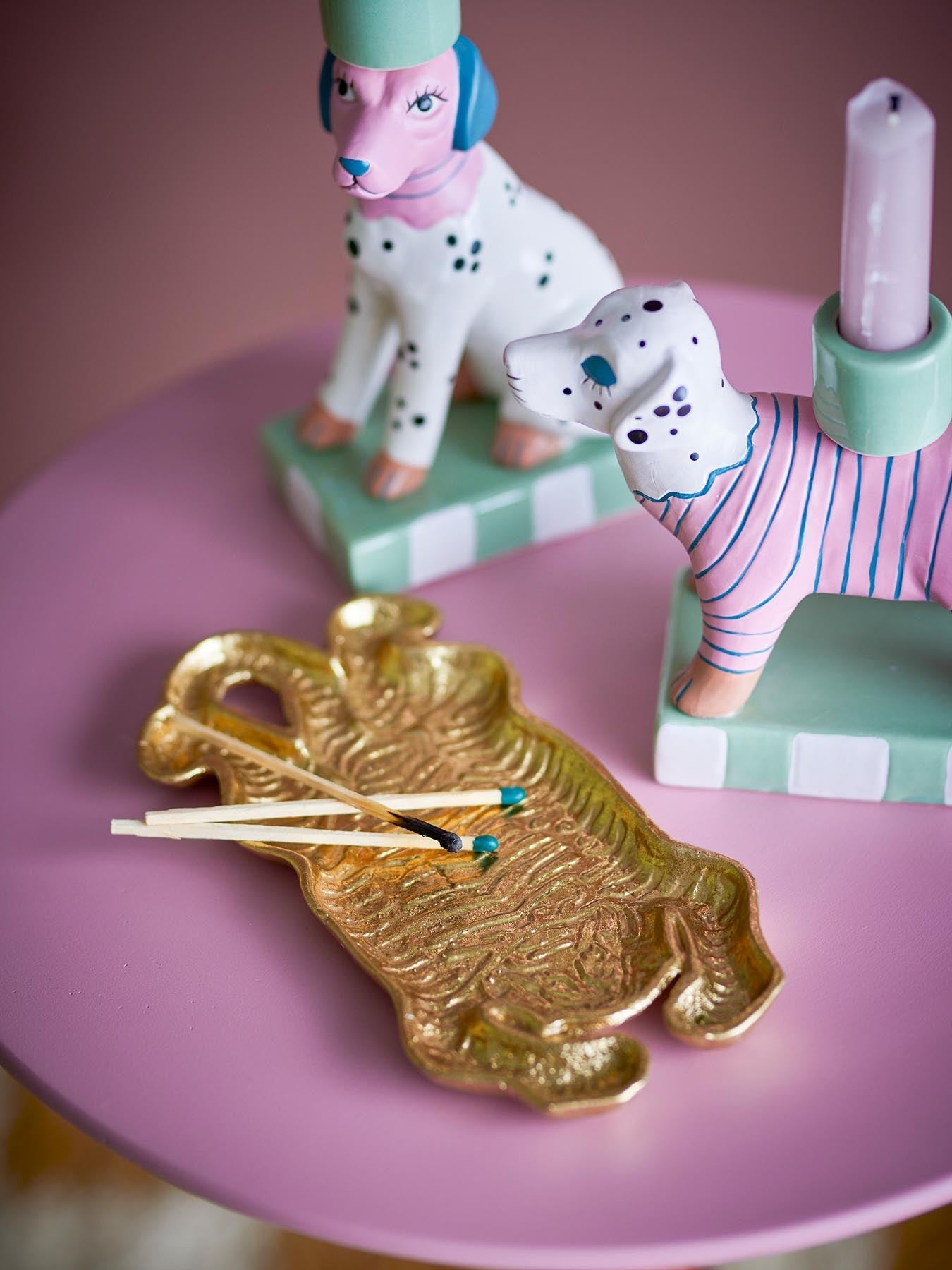 Lester Tablett, Gold, Gusseisen in Gold präsentiert im Onlineshop von KAQTU Design AG. Tablett ist von Bloomingville