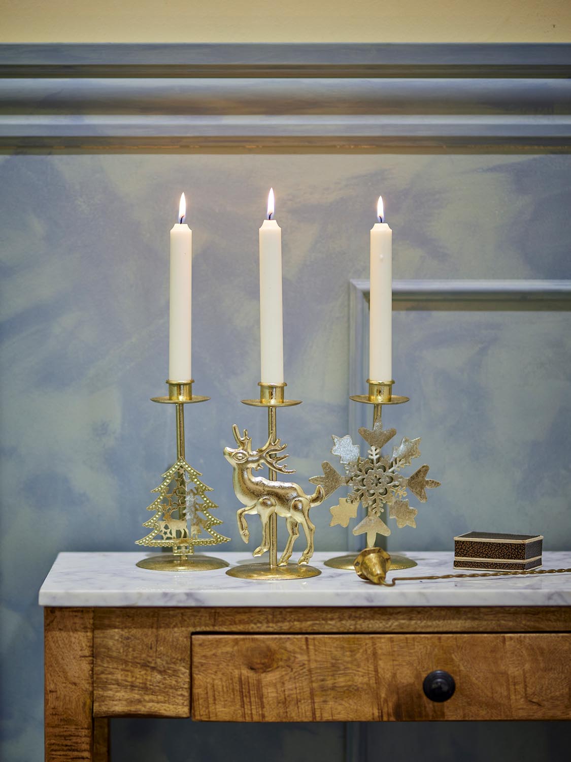 Sauda Kerzenhalter, Gold, Metall in Gold präsentiert im Onlineshop von KAQTU Design AG. Kerzenständer ist von Bloomingville