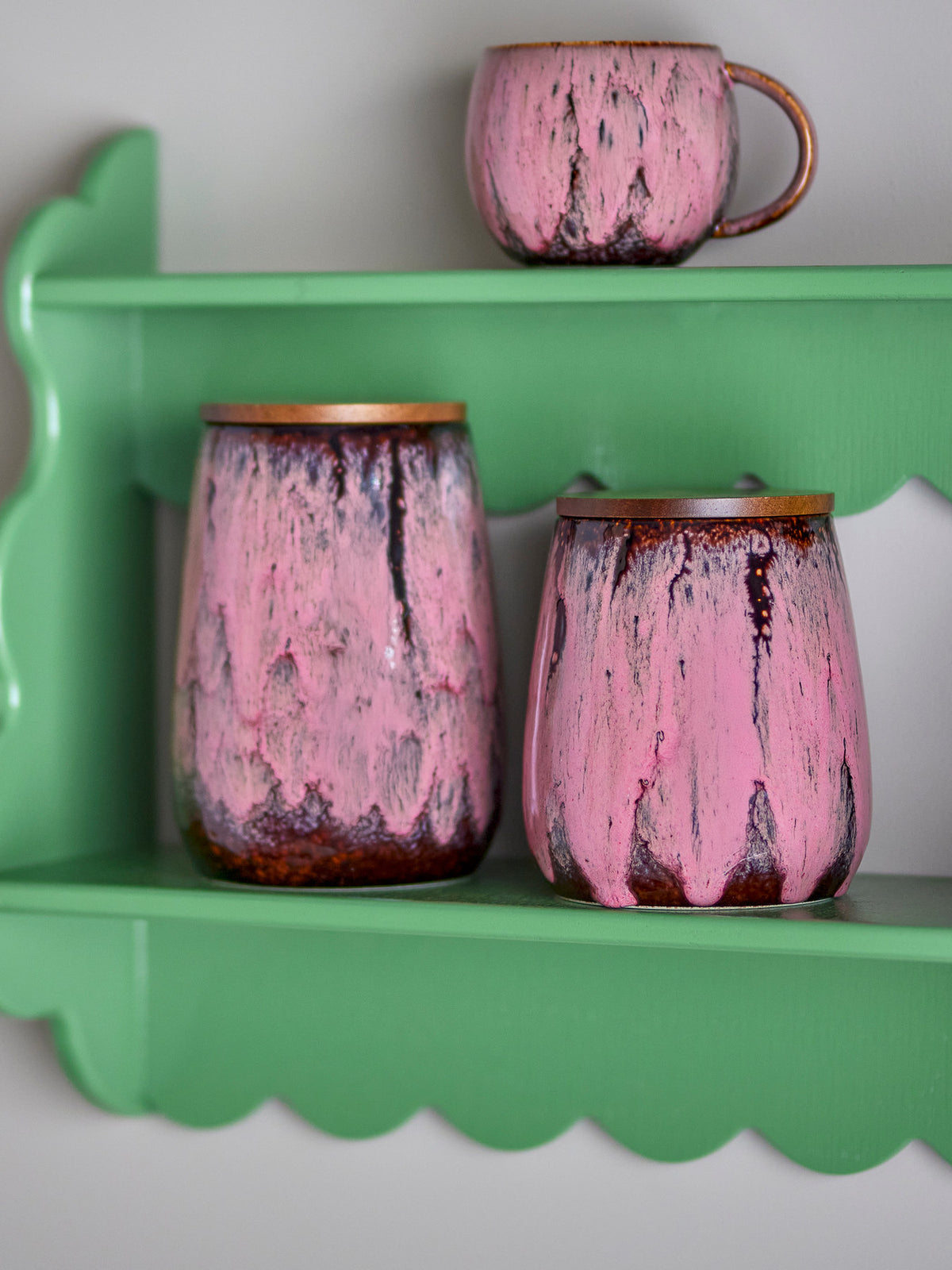 Rayen Gefäss mit Deckel, Rose, Steingut in Rose präsentiert im Onlineshop von KAQTU Design AG. Kanne ist von Creative Collection