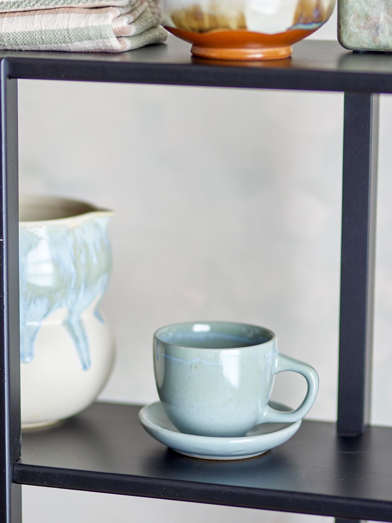 Brenta Tasse mit Untertasse, Blau, Steingut in Blau präsentiert im Onlineshop von KAQTU Design AG. Tasse ist von Bloomingville