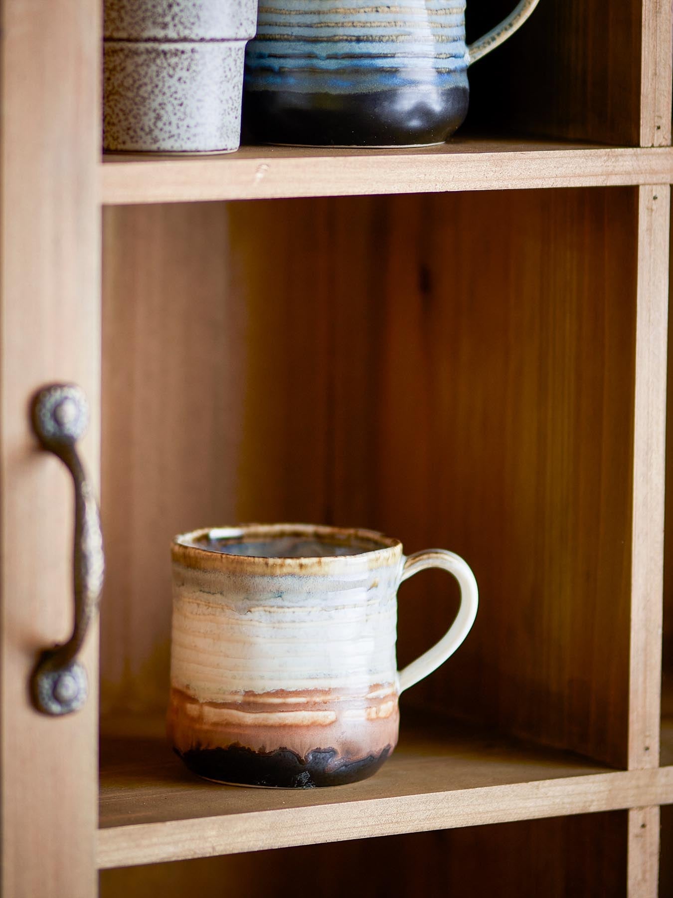 Deana Becher, Braun, Steingut in Braun präsentiert im Onlineshop von KAQTU Design AG. Tasse ist von Bloomingville