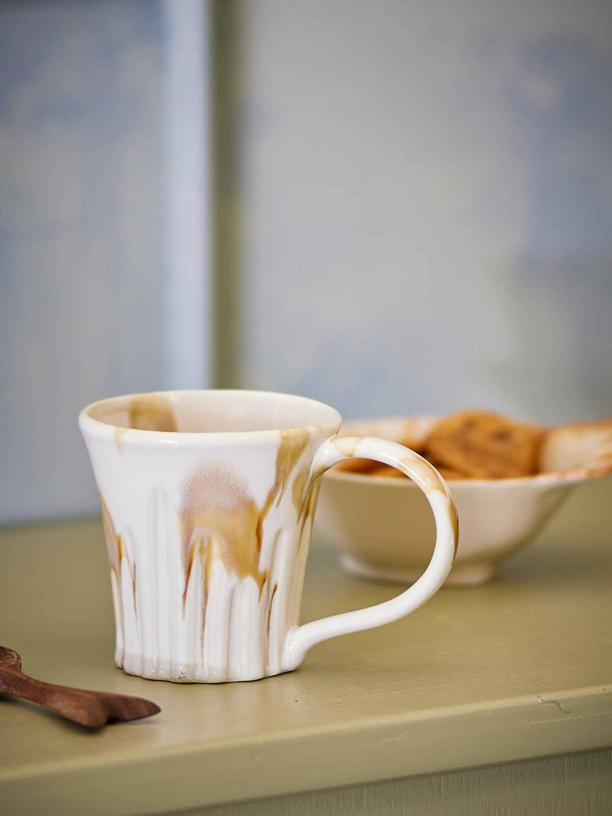 Joseph Becher, Braun, Steingut in Braun präsentiert im Onlineshop von KAQTU Design AG. Tasse ist von Creative Collection
