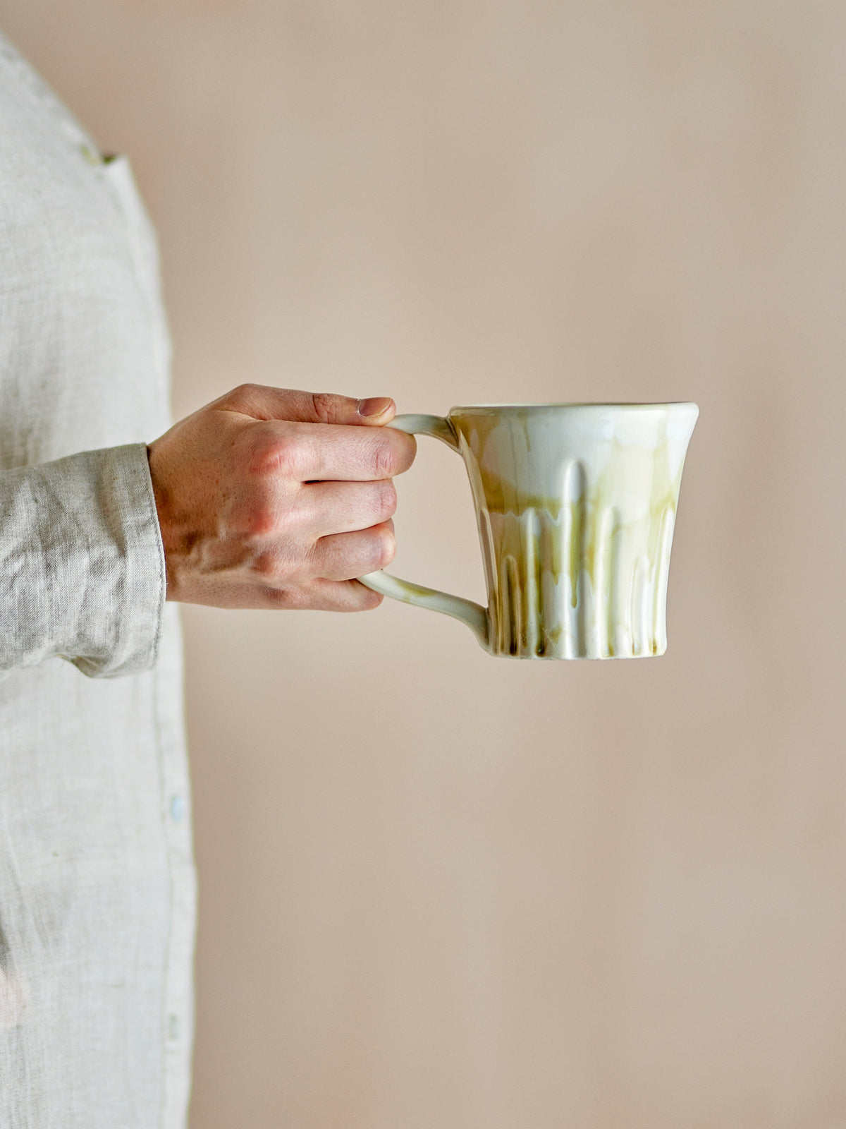 Joseph Becher, Grün, Steingut in Grün präsentiert im Onlineshop von KAQTU Design AG. Tasse ist von Creative Collection