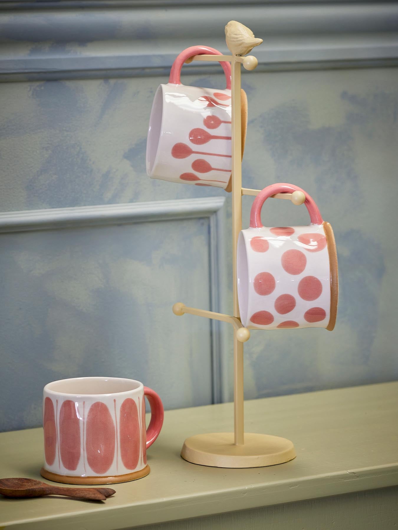 Linora Becher, Rose, Steingut in Rose präsentiert im Onlineshop von KAQTU Design AG. Tasse ist von Creative Collection