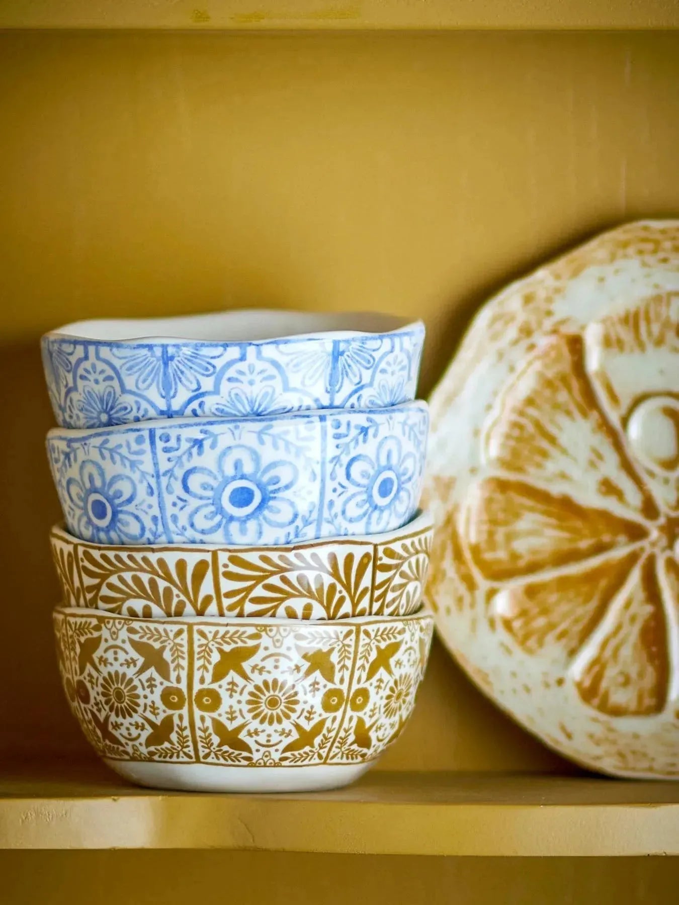 Milton Schale, Blau, Steingut in Blau präsentiert im Onlineshop von KAQTU Design AG. Schale ist von Creative Collection