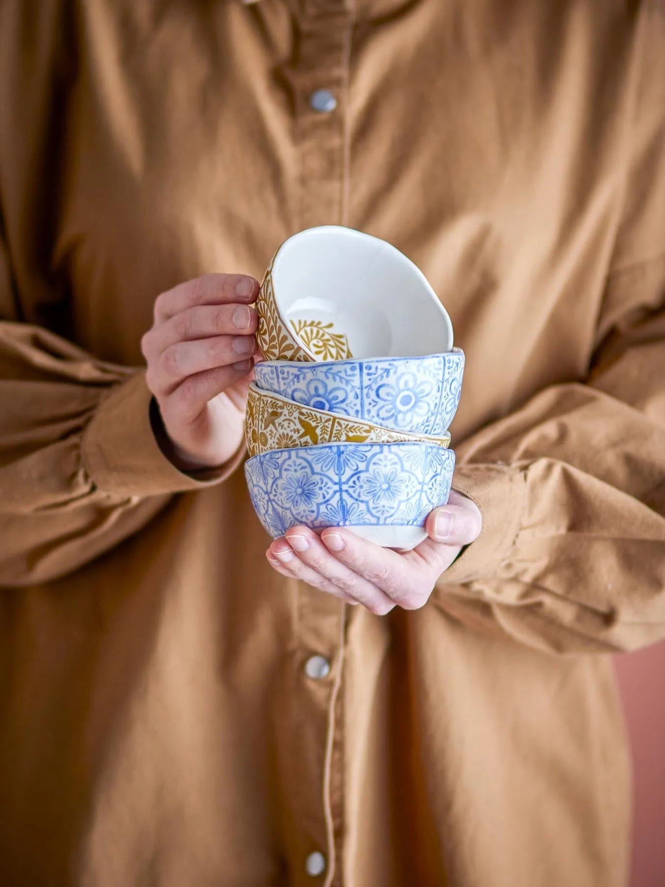 Milton Schale, Blau, Steingut in Blau präsentiert im Onlineshop von KAQTU Design AG. Schale ist von Creative Collection