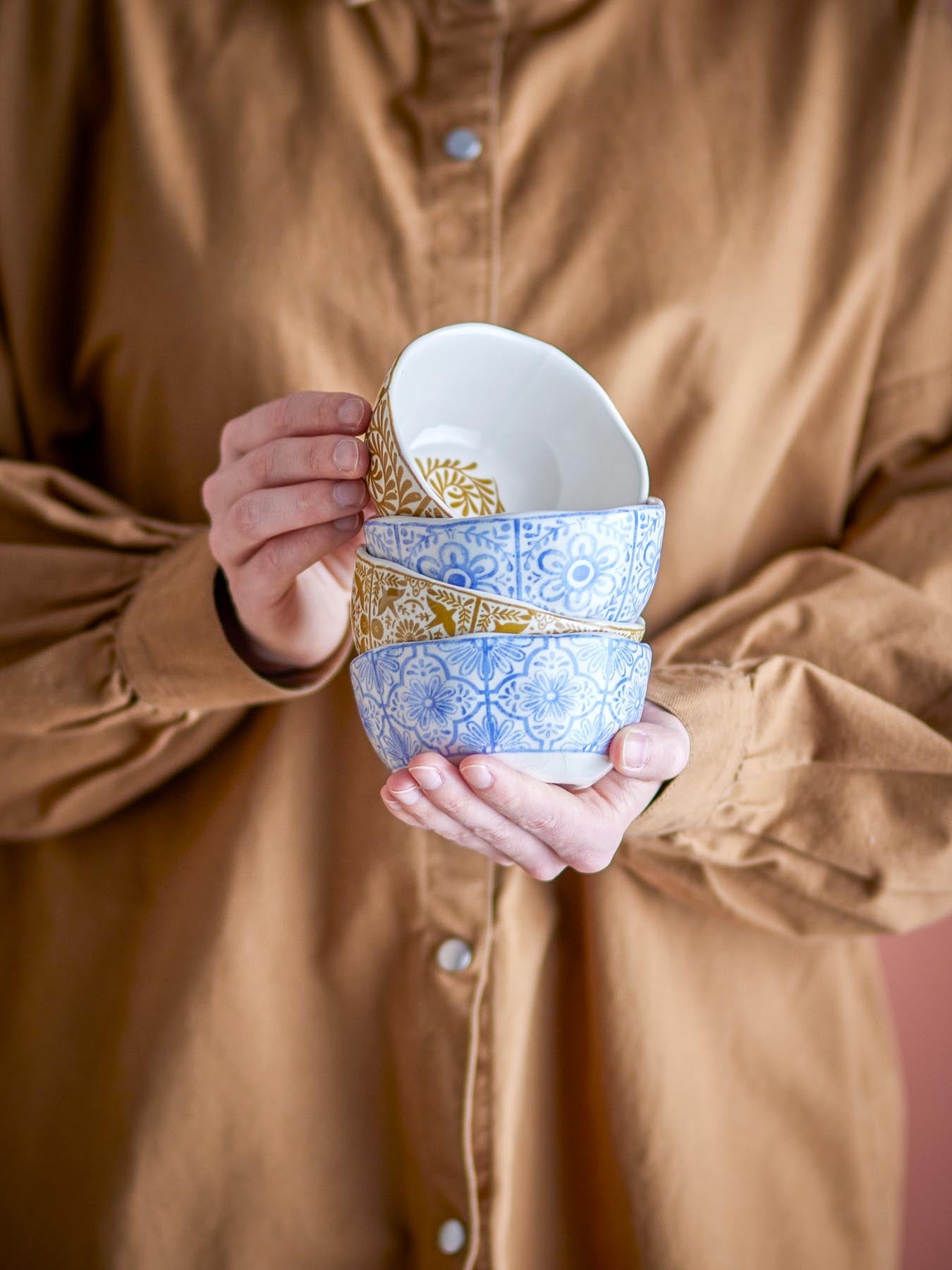 Milton Schale, Blau, Steingut in Blau präsentiert im Onlineshop von KAQTU Design AG. Schale ist von Creative Collection