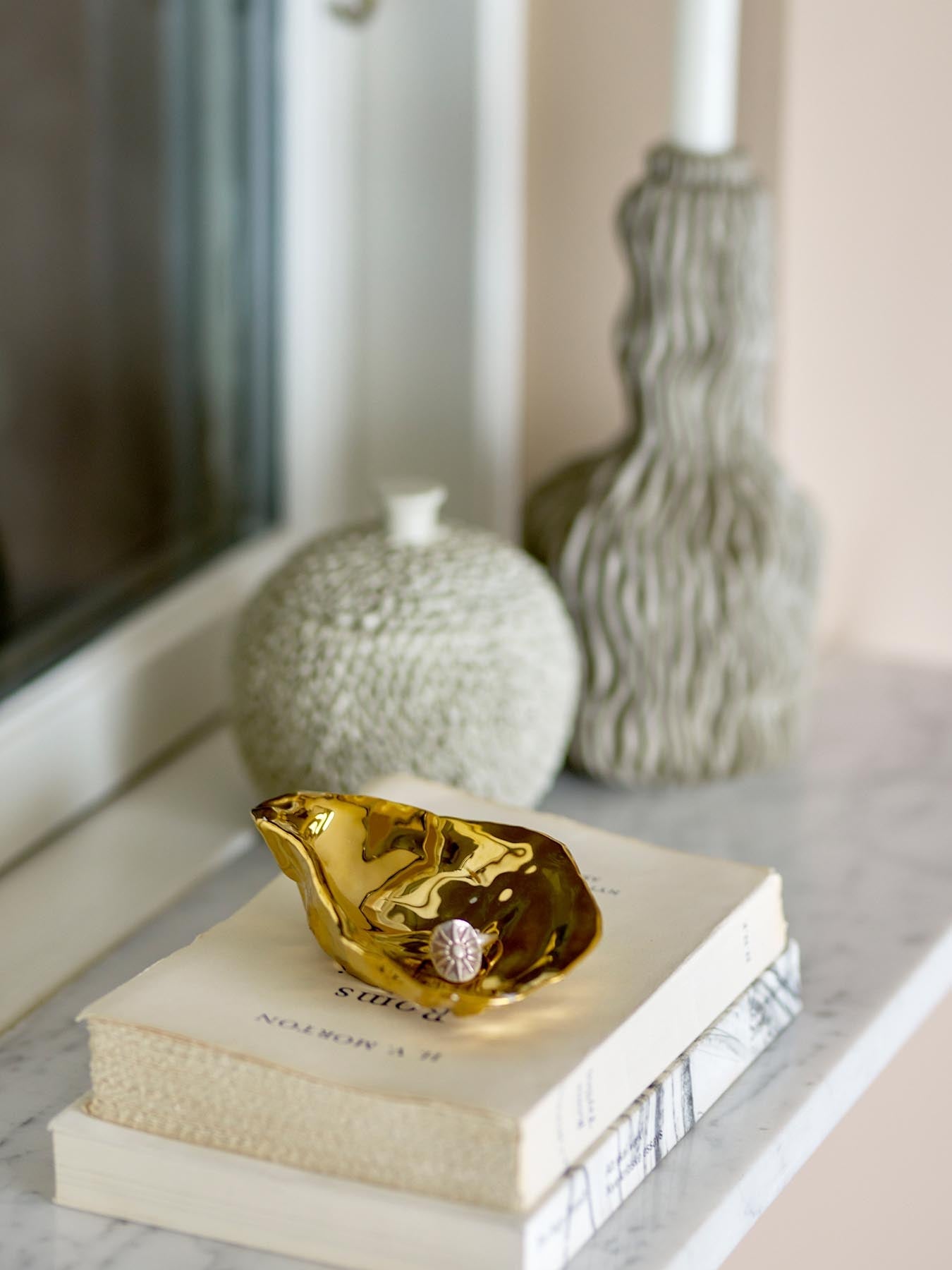 Kellis Schale, Gold, Keramik in Gold präsentiert im Onlineshop von KAQTU Design AG. Schale ist von Bloomingville