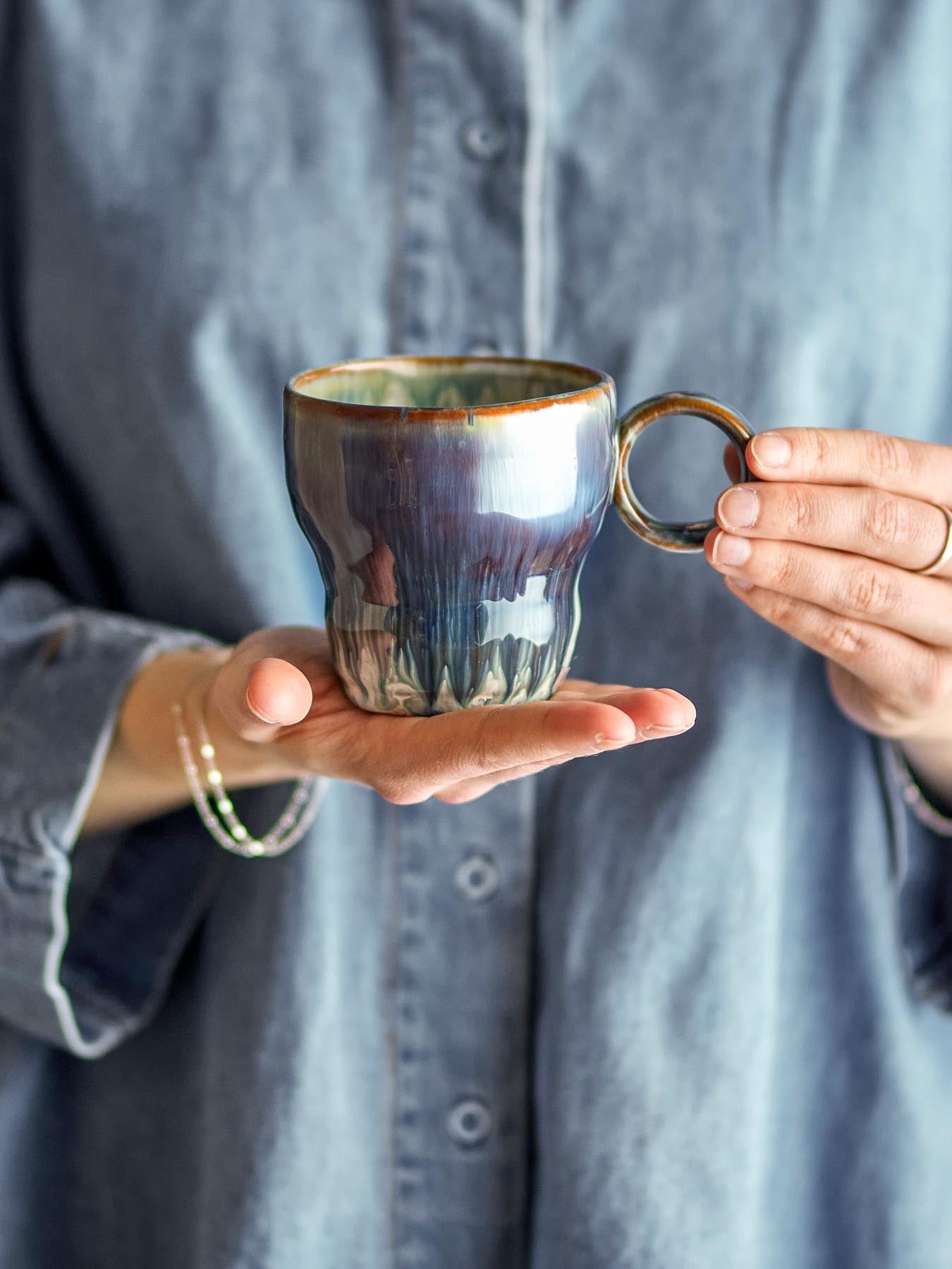 Nigel Tasse, Blau, Steingut in Blau präsentiert im Onlineshop von KAQTU Design AG. Tasse ist von Bloomingville