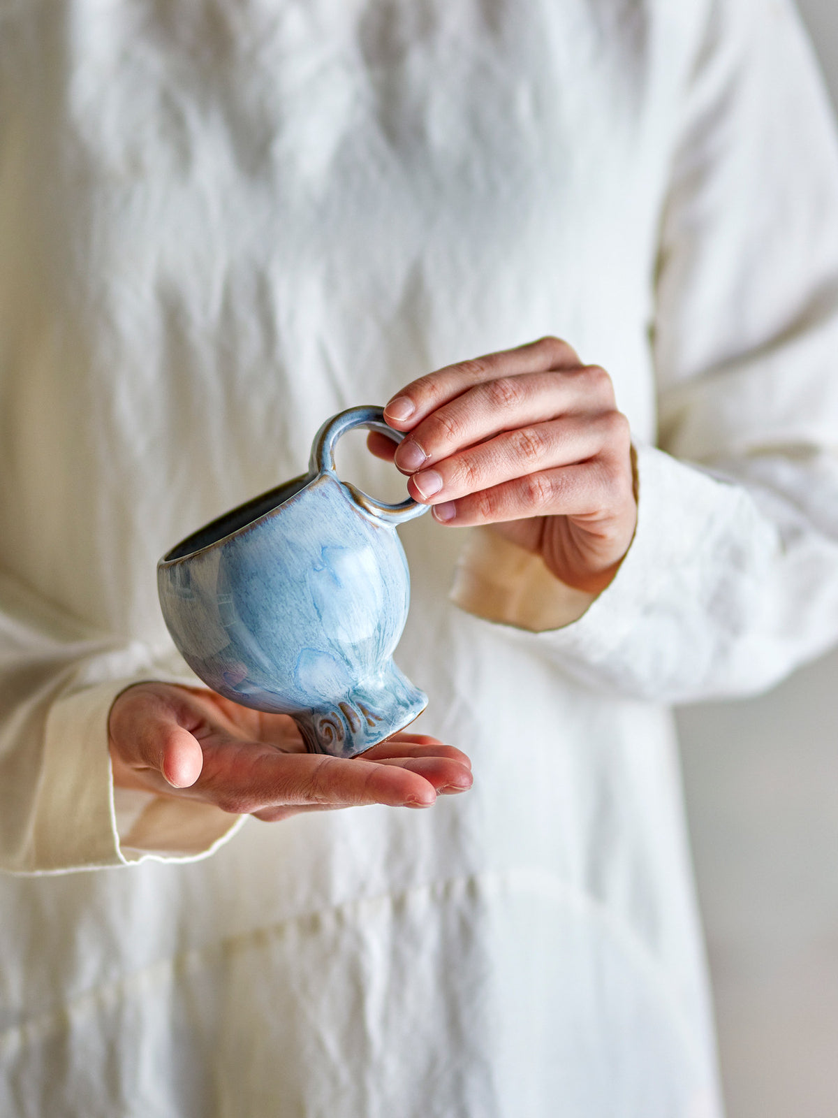 Avonlea Tasse, Blau, Steingut in Blau präsentiert im Onlineshop von KAQTU Design AG. Tasse ist von Bloomingville